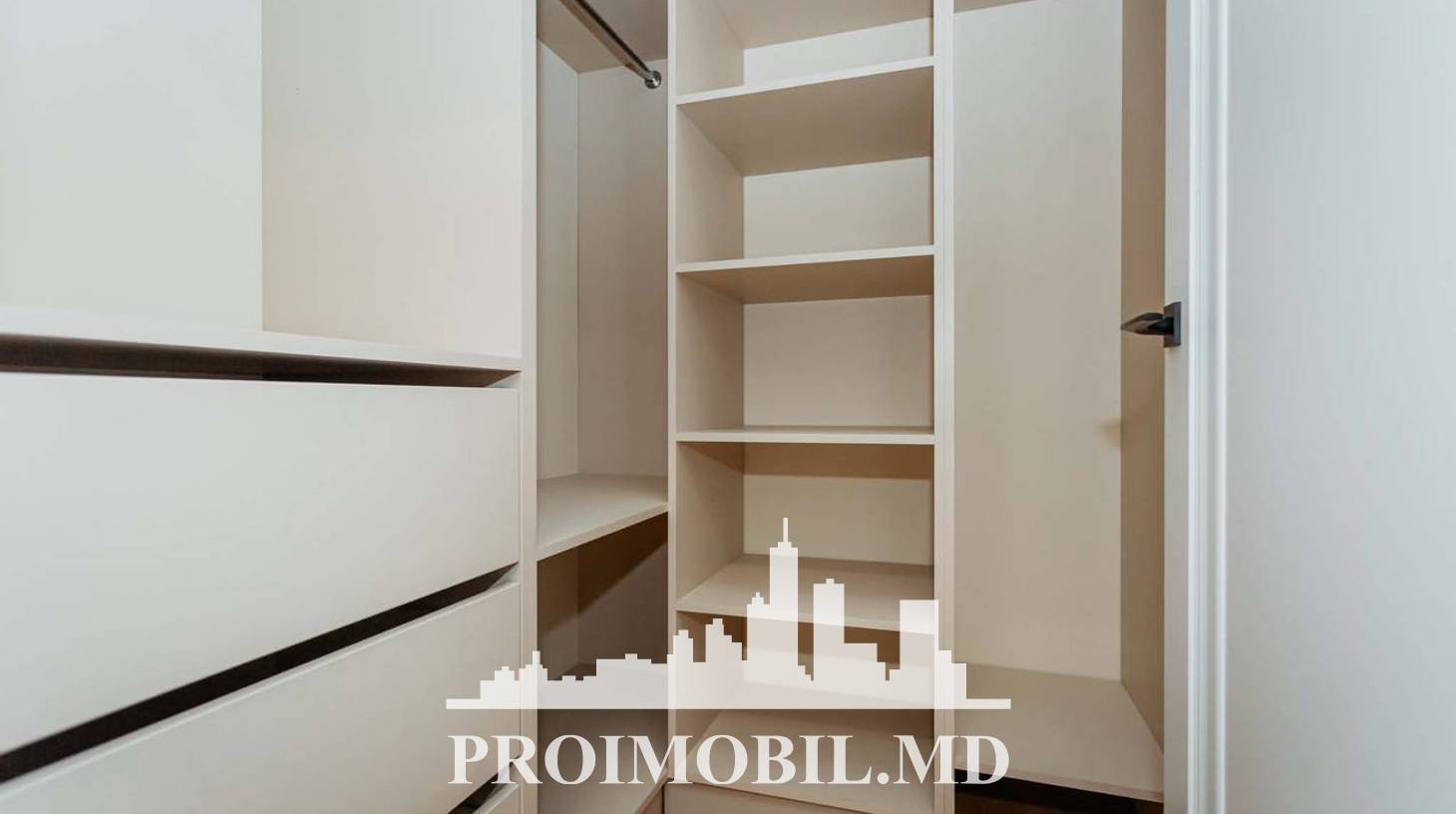 https://images.proimobil.md/UxYJu2A3XlG8O3ewPERI4A4hHi2Jl0KbVFuJ7HDhO_c/watermark:0.75:so:0:30:0.39/resize:fill:1460:816:1/gravity:ce/bG9jYWw6Ly8vZXN0YXRlL2xyL2Y0ZTc0Y2QwLTBjMGItNDY3Ni1hMzJjLWZhZjVkMzQ2ZWYxZS5qcGVn