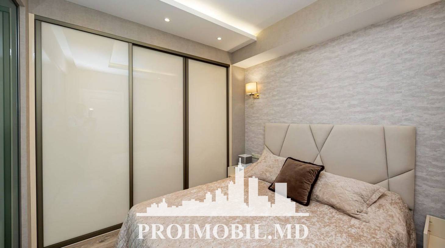 https://images.proimobil.md/Uy3HR21iw7xVmfLwB9Zqw_omyC8RaoiAcc4bNgOb0io/watermark:0.75:so:0:30:0.39/resize:fill:1460:816:1/gravity:ce/bG9jYWw6Ly8vZXN0YXRlL2xyLzZkOTEzOWU1LTA2YmUtNDY4Mi05Nzc5LTk2OGUyZDM0ZmQ3Yy5qcGVn
