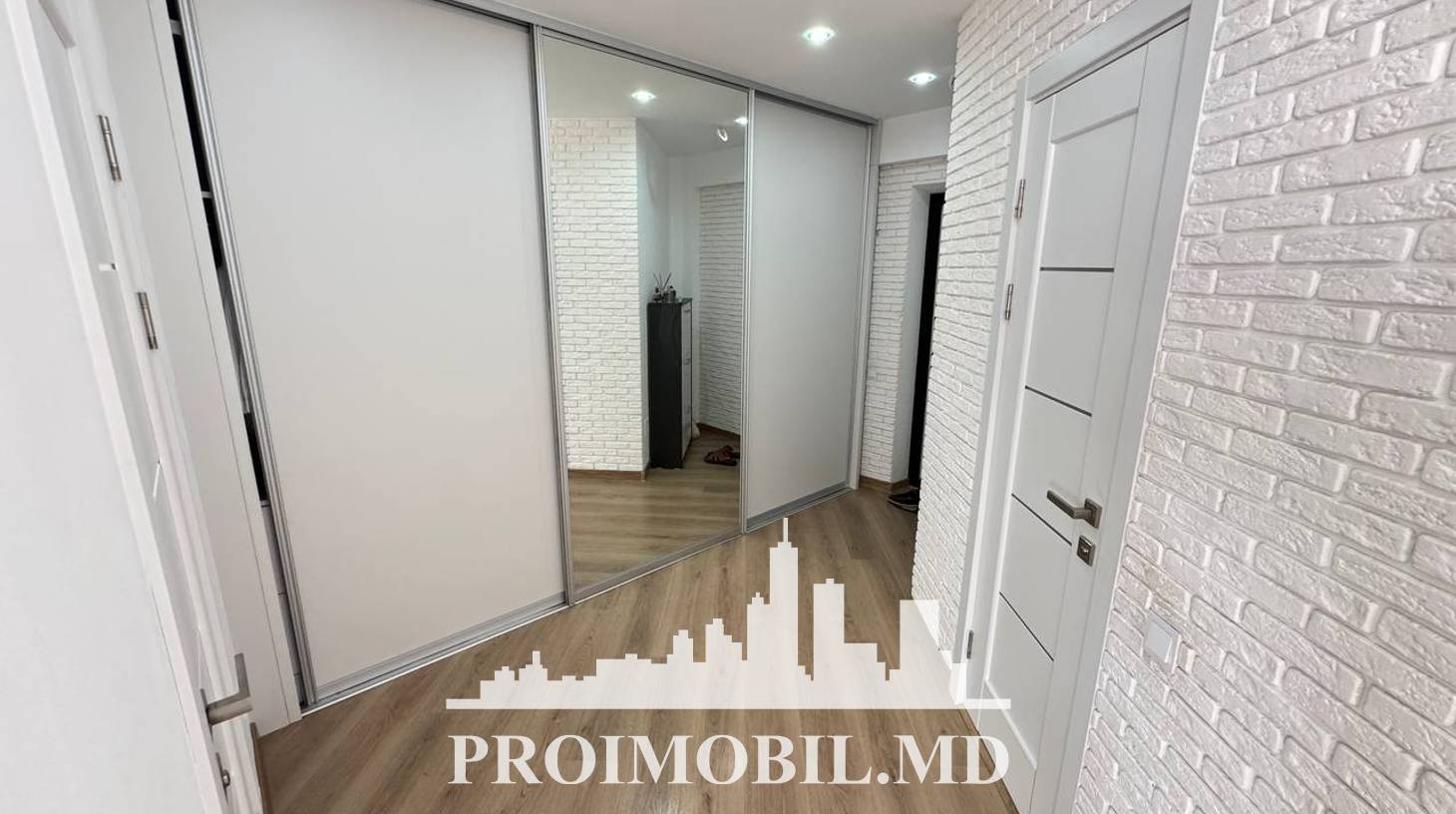 https://images.proimobil.md/UynNP3uyYAAOqog02jG1pAE5q4Epd6VNu_nLo5SRb6A/watermark:0.75:so:0:30:0.39/resize:fill:1460:816:1/gravity:ce/bG9jYWw6Ly8vZXN0YXRlL2xyLzFjNWE1MzBlLWMwZmUtNGM4OC05ODU2LTdkNjE4MDdkNTBkZC5qcGVn