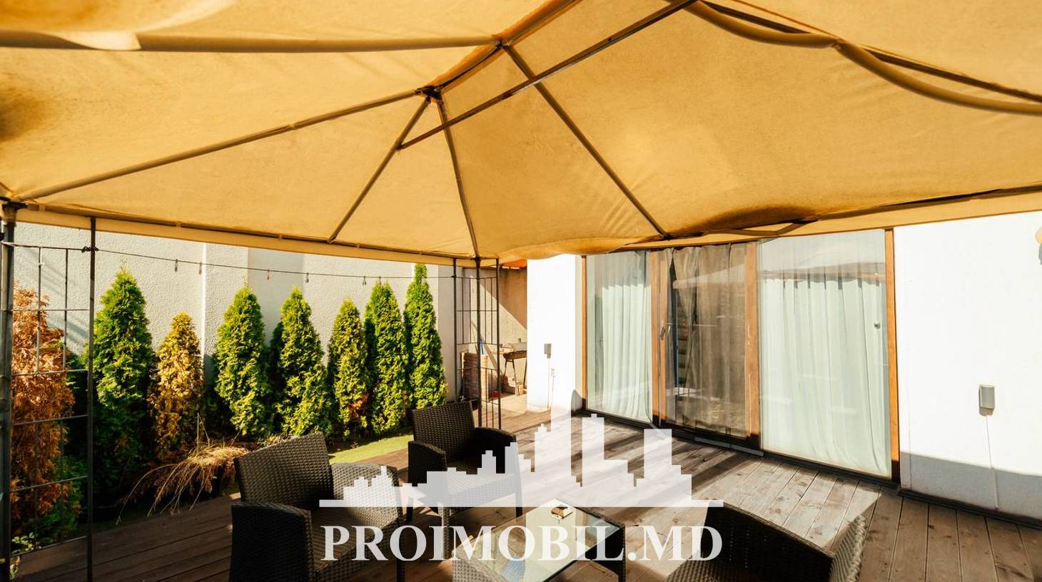 https://images.proimobil.md/V-S0-uhgKNXftJddsoXpYcQqbIyvaLAfAsOPBfFp5t8/watermark:0.75:so:0:30:0.39/resize:fill:1460:816:1/gravity:ce/bG9jYWw6Ly8vZXN0YXRlL2xyL2M3ZTU1Y2E1LWQyZTUtNDc4YS1iMTQyLTA0NDFmODBmNDMxZC5qcGVn