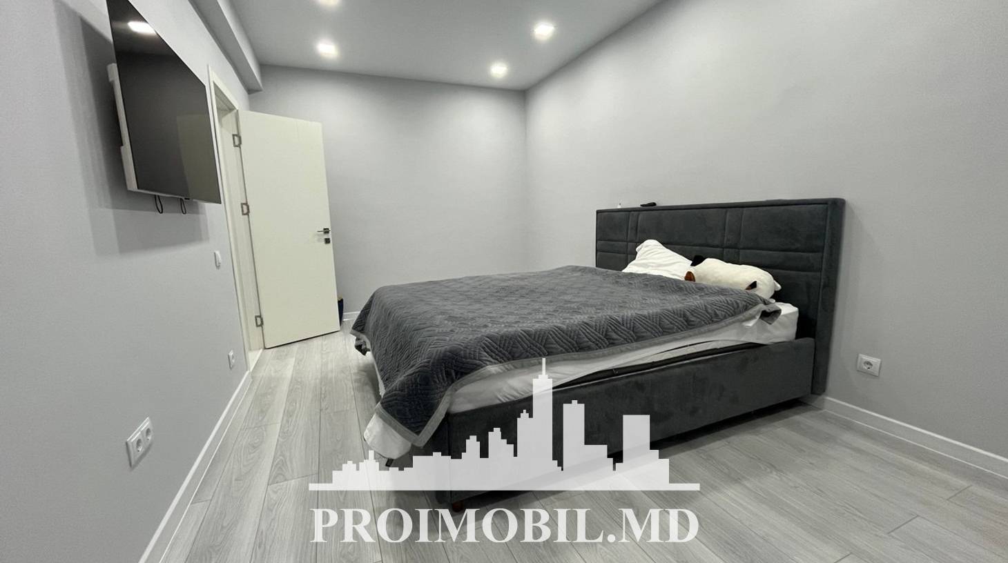 https://images.proimobil.md/V35IYSlNSuGw6gSHcPcbSzW6BKFM_UQ4Dq_WdmGiYIs/watermark:0.75:so:0:30:0.39/resize:fill:1460:816:1/gravity:ce/bG9jYWw6Ly8vZXN0YXRlL2xyLzgwNDEwY2U1LTJkZjMtNGZkMC1hYzE5LTkzMjdiM2RkZGE5MC5qcGVn