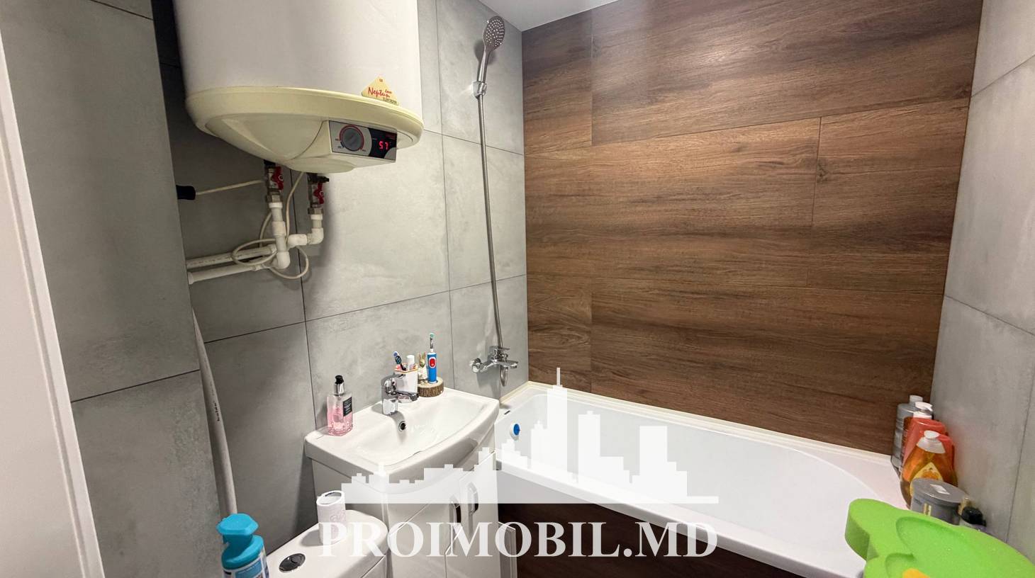 https://images.proimobil.md/V479NKcnQ-pDJYamKxI4f03mjdGFVJFU-NwW53lr3Wg/watermark:0.75:so:0:30:0.39/resize:fill:1460:816:1/gravity:ce/bG9jYWw6Ly8vZXN0YXRlL2xyL2YxMTdiNTVkLTA2ZTEtNDcxNy1iMDZjLWFjNzliOTNlODJjMy5qcGVn