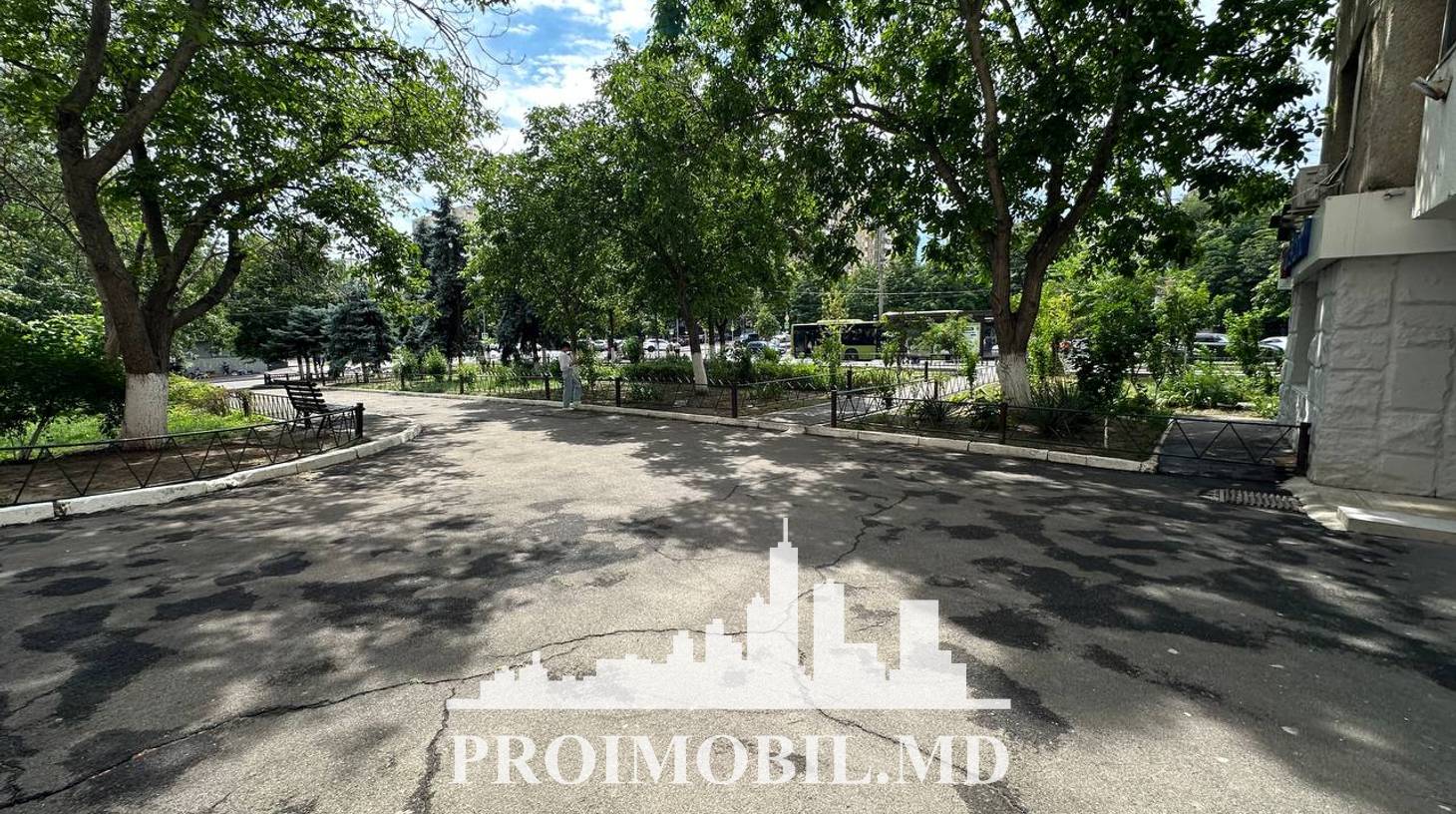 https://images.proimobil.md/V4U3M-AaiyZ0lFyp6n58U92f9YXnDNo-y7G44Y49LBg/watermark:0.75:so:0:30:0.39/resize:fill:1460:816:1/gravity:ce/bG9jYWw6Ly8vZXN0YXRlL2xyLzc1YjM5MjIwLTFhMjAtNGVmOC1hOWUwLTk4YjFlYzAyMjU2OS5qcGVn