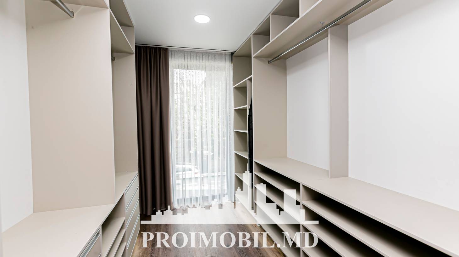 https://images.proimobil.md/VKDxjBowKqsI-seIrXjEZFv5dbFvaYHeV_HbkW-kiXc/watermark:0.75:so:0:30:0.39/resize:fill:1460:816:1/gravity:ce/bG9jYWw6Ly8vZXN0YXRlL2xyLzU3YmYwMDE2LTVhNjItNDVjNC1hN2QxLWUyOTY0ZWQ2OTA2MS5qcGVn