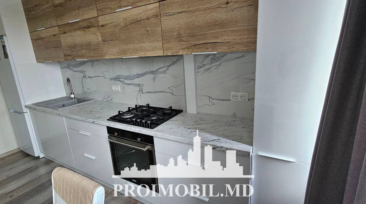 https://images.proimobil.md/VM5tNqaz2i2lVKaJhGiKAemWlPI5PTrE-5bJQXAirQQ/watermark:0.75:so:0:30:0.39/resize:fill:1460:816:1/gravity:ce/bG9jYWw6Ly8vZXN0YXRlL2xyL2MwN2I2MzVjLWU2ZjQtNDViMC04YWM0LTU1OWYwODdlMmE5Ny5qcGVn