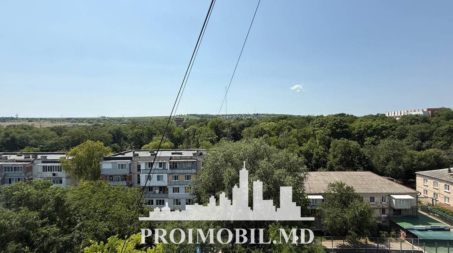 https://images.proimobil.md/VNxYNYN0uSBgvJwPtN1LiJ8n8_eB1wpdUgNU4YMNOuI/watermark:0.75:so:0:30:0.39/resize:fill:1460:816:1/gravity:ce/bG9jYWw6Ly8vZXN0YXRlL2xyLzJjZmVmYWY5LTg2NGQtNGIxMy1iZmU4LWE0OTBmMGNlM2YzMC5qcGVn
