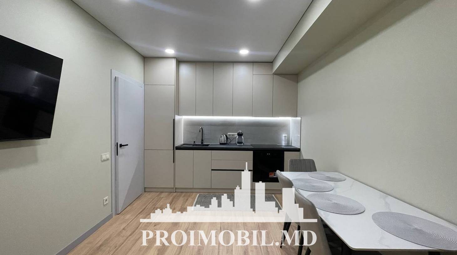 https://images.proimobil.md/VNzMAgX1uvWQtu_zELZgyGylH6zzdlzZGu0uMydJt9c/watermark:0.75:so:0:30:0.39/resize:fill:1460:816:1/gravity:ce/bG9jYWw6Ly8vZXN0YXRlL2xyLzBiYTM4ODI0LTZlMTAtNGQ1ZC1hMzg2LTA1NWNhNzY4ZTgzOC5qcGVn