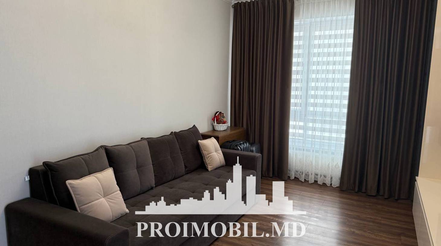 https://images.proimobil.md/VOAl2MH-ODcDJuvG9RGNMQ4YJfqY2qf1fw3mzCt-O60/watermark:0.75:so:0:30:0.39/resize:fill:1460:816:1/gravity:ce/bG9jYWw6Ly8vZXN0YXRlL2xyLzk2YjE2YmJhLWJkYTItNDA5NS05ZjM4LTczOThjZGIzZWJhMy5qcGVn