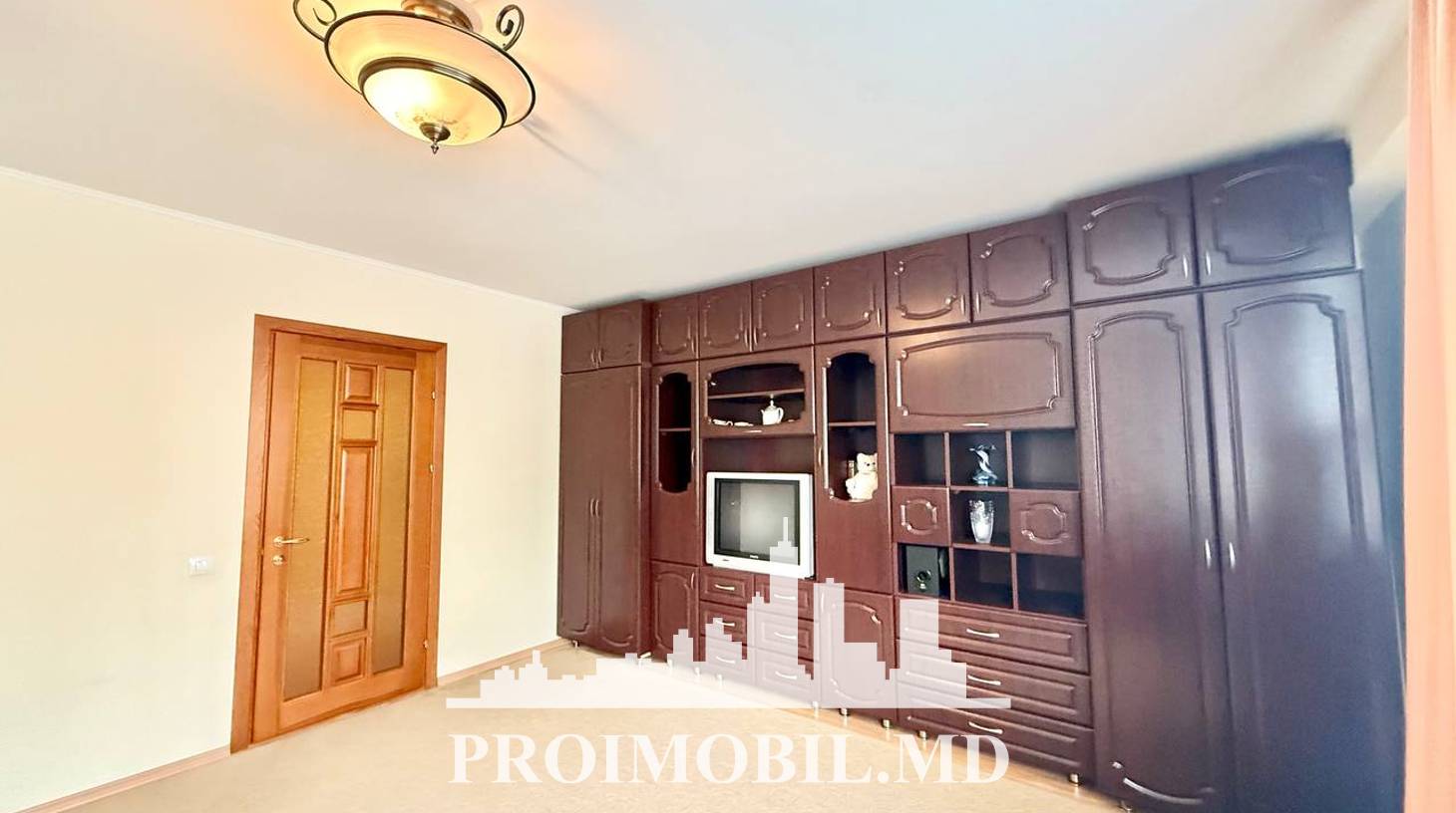https://images.proimobil.md/VO_-aGa7E_beIM7XS7oZGDhAHiOzR5z4M9C9vzL6S88/watermark:0.75:so:0:30:0.39/resize:fill:1460:816:1/gravity:ce/bG9jYWw6Ly8vZXN0YXRlL2xyL2I5MjYyYjM2LTcyYmYtNDg1NS1iODAwLTRkODZlODkzMmQ4ZS5qcGVn