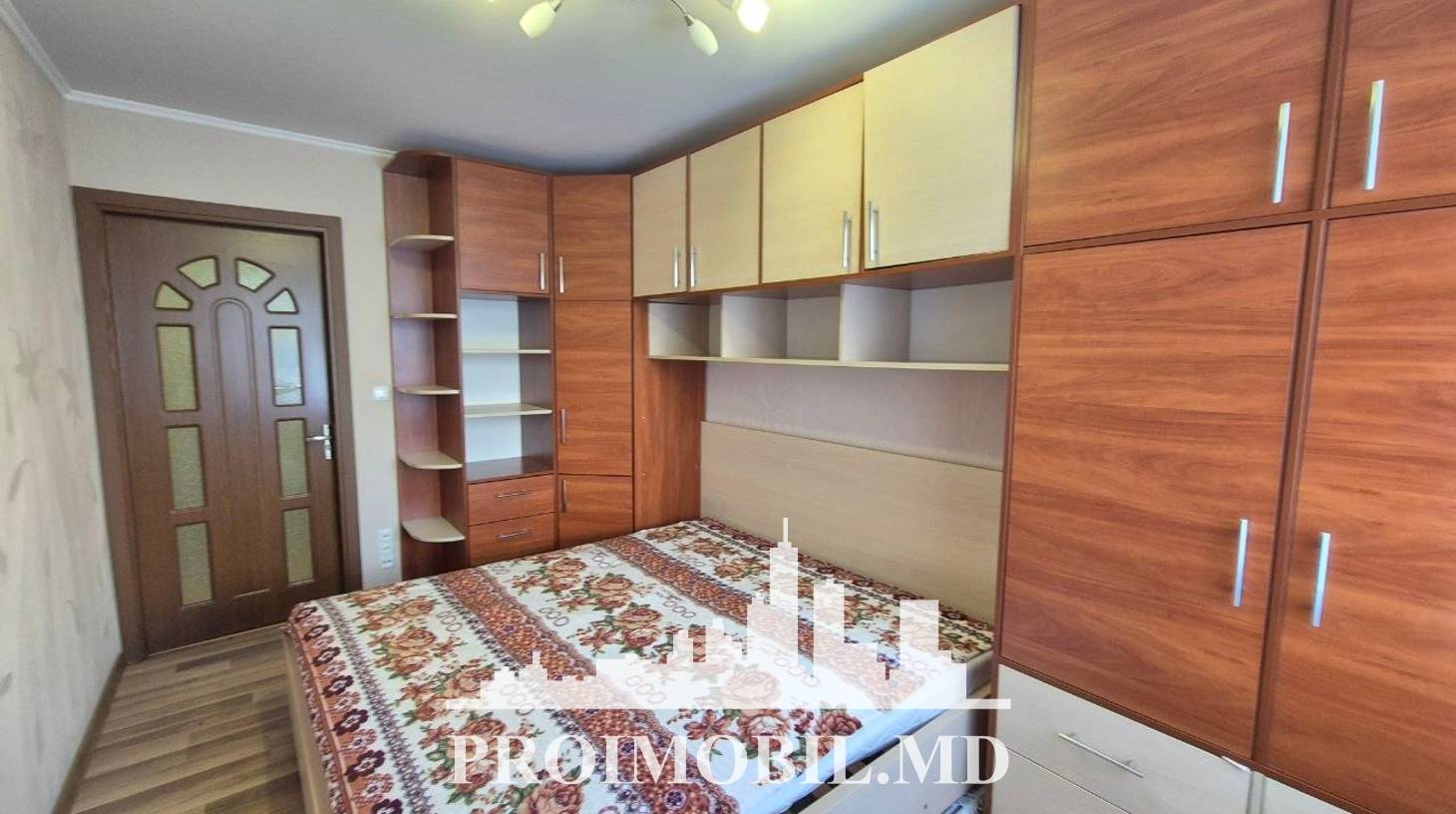https://images.proimobil.md/VYXR6mWcqqx7hhADqUQgXQettheFUzkM-d2Y_zj_zAA/watermark:0.75:so:0:30:0.39/resize:fill:1460:816:1/gravity:ce/bG9jYWw6Ly8vZXN0YXRlL2xyL2YxYjI4ZTA1LWZlZTUtNDBhMC05OWI4LTc4YWFlZmFjNjk5NC5qcGVn