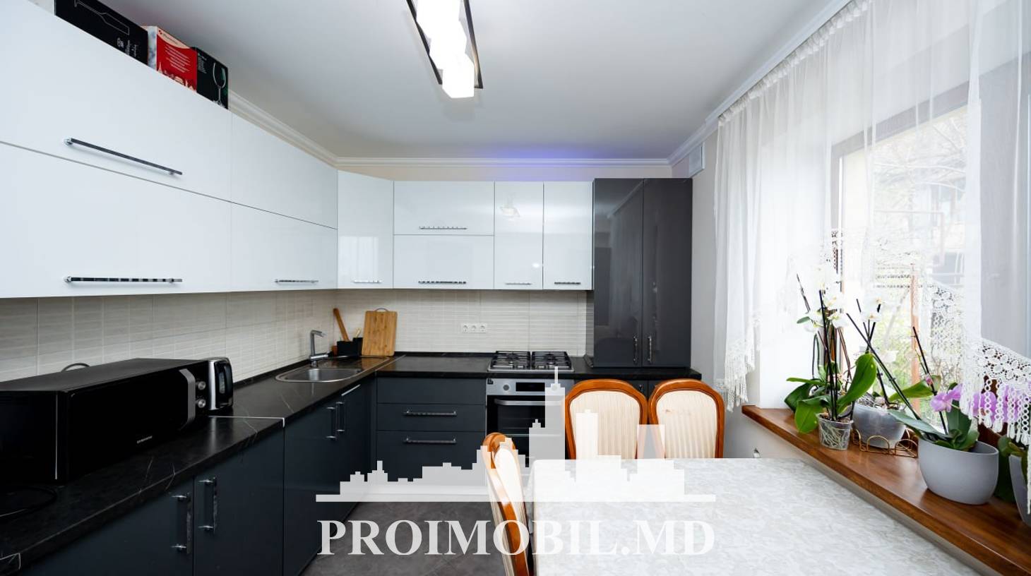 https://images.proimobil.md/VbVumi2gkdBuvwILf7R_2x06pp7Wq8j9h4REZzimpyA/watermark:0.75:so:0:30:0.39/resize:fill:1460:816:1/gravity:ce/bG9jYWw6Ly8vZXN0YXRlL2xyLzdlOGFkMmVmLTY4YzQtNDkzYi05ZGRiLThmNmE4MmNiMGE1ZS5qcGVn