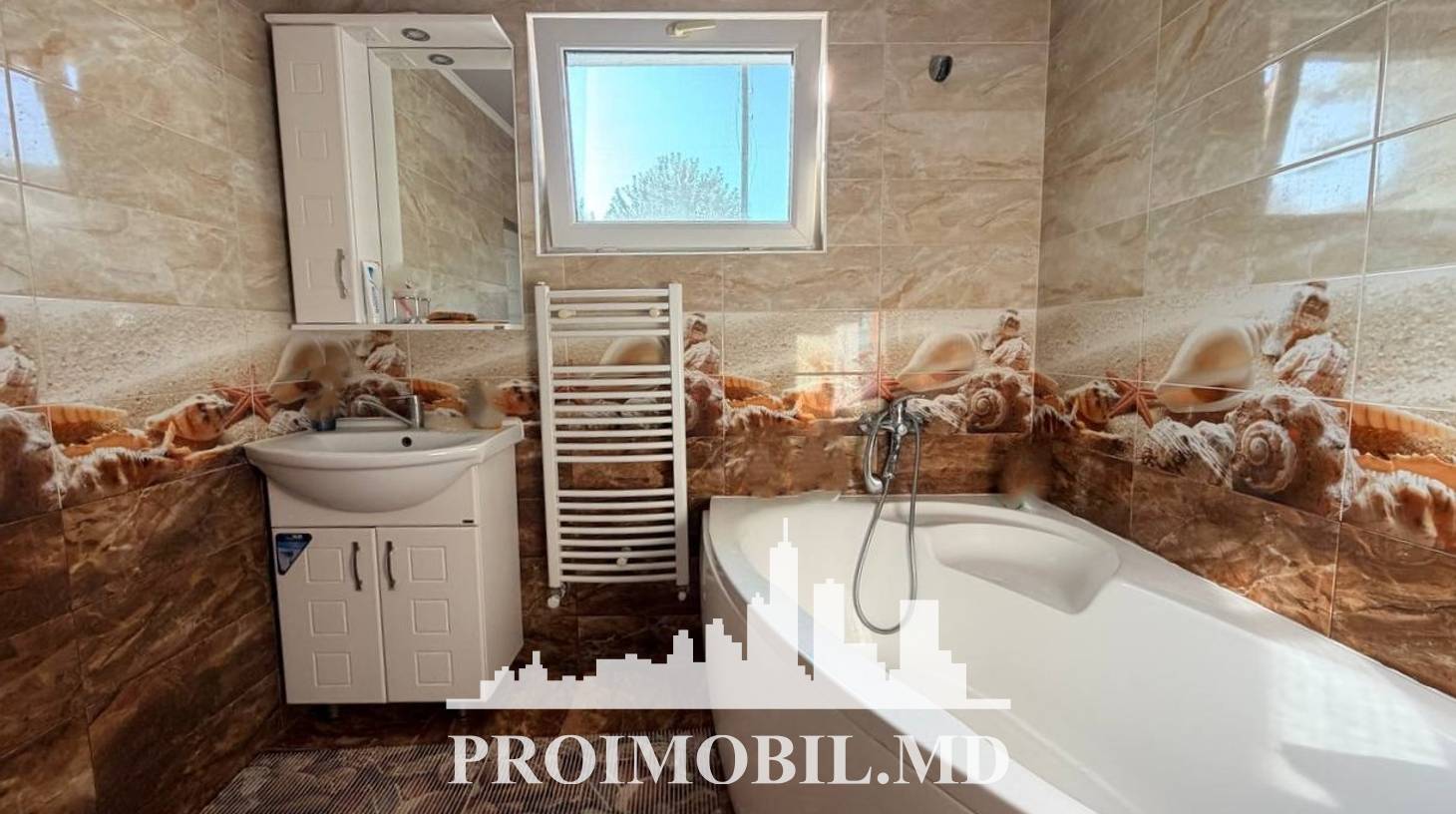 https://images.proimobil.md/Vbb6gAOK_7ja--70pUqR-DlCZLp5yeMVPG_DmXe_Gjs/watermark:0.75:so:0:30:0.39/resize:fill:1460:816:1/gravity:ce/bG9jYWw6Ly8vZXN0YXRlL2xyLzg1NjdkZTU2LTEwZjEtNDU5My1hMWJiLTNhMzY4ZjViZTdmZi5qcGVn