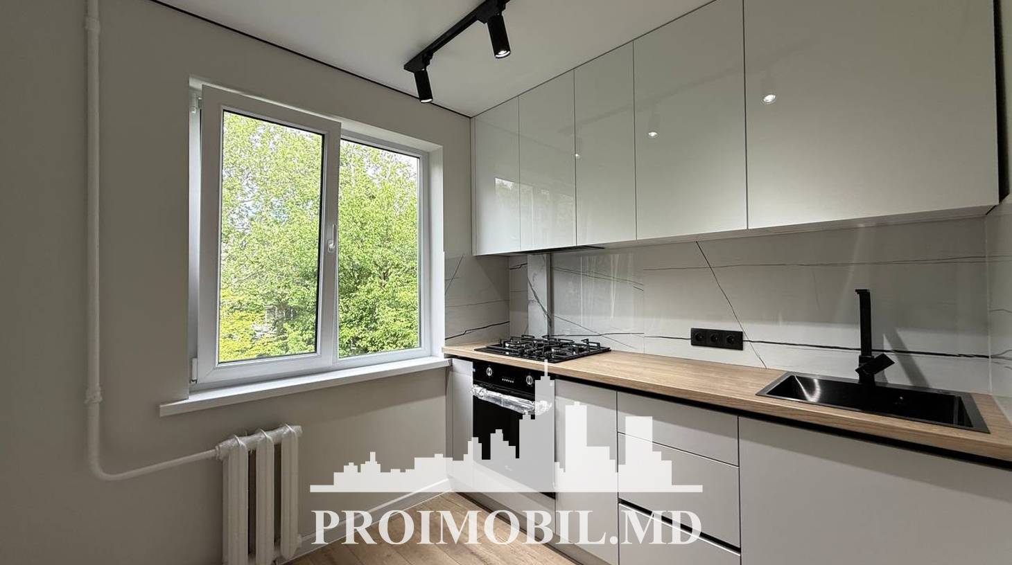 https://images.proimobil.md/VhuXSiztLEUwCzIC3X3Sl0in9oVlNtDi3bkUXpJ6vvE/watermark:0.75:so:0:30:0.39/resize:fill:1460:816:1/gravity:ce/bG9jYWw6Ly8vZXN0YXRlL2xyLzQ1ZDU4NzRlLWRlZWYtNDE3NC1hYTFiLTZjN2NiMDI2OGFlOS5qcGVn