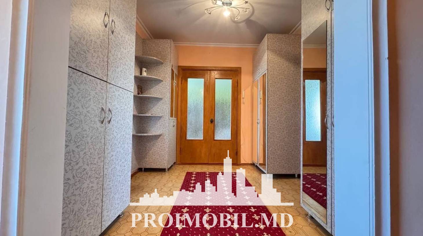 https://images.proimobil.md/ViXuUysCPUCGlBSw0zyIUW3uGPhvs5BFQxJKUPmQGNA/watermark:0.75:so:0:30:0.39/resize:fill:1460:816:1/gravity:ce/bG9jYWw6Ly8vZXN0YXRlL2xyLzQ4NTEyMTY0LWU4MTgtNDcxMS1hNzk5LTNjZWJmMjcwMjVmZi5qcGVn