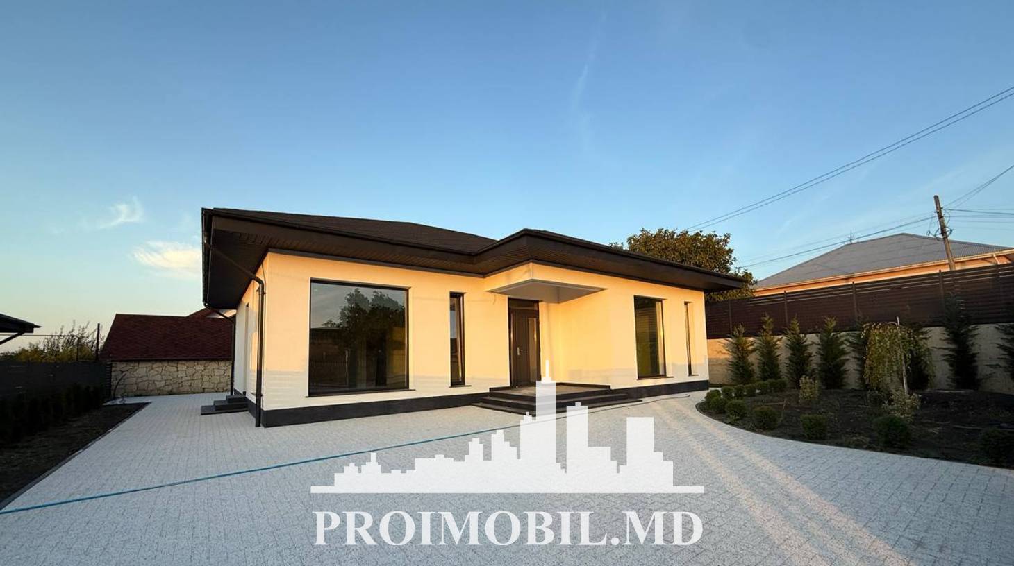 https://images.proimobil.md/Vn47id8MDHJzZnKr6Pp6X02ya17LGfm1BG-CsK1QbMI/watermark:0.75:so:0:30:0.39/resize:fill:1460:816:1/gravity:ce/bG9jYWw6Ly8vZXN0YXRlL2xyL2Y0ZGYzM2FmLWU3MzktNDU4OS05Yzk4LTA5N2I1ODQ5NGViNC5qcGVn
