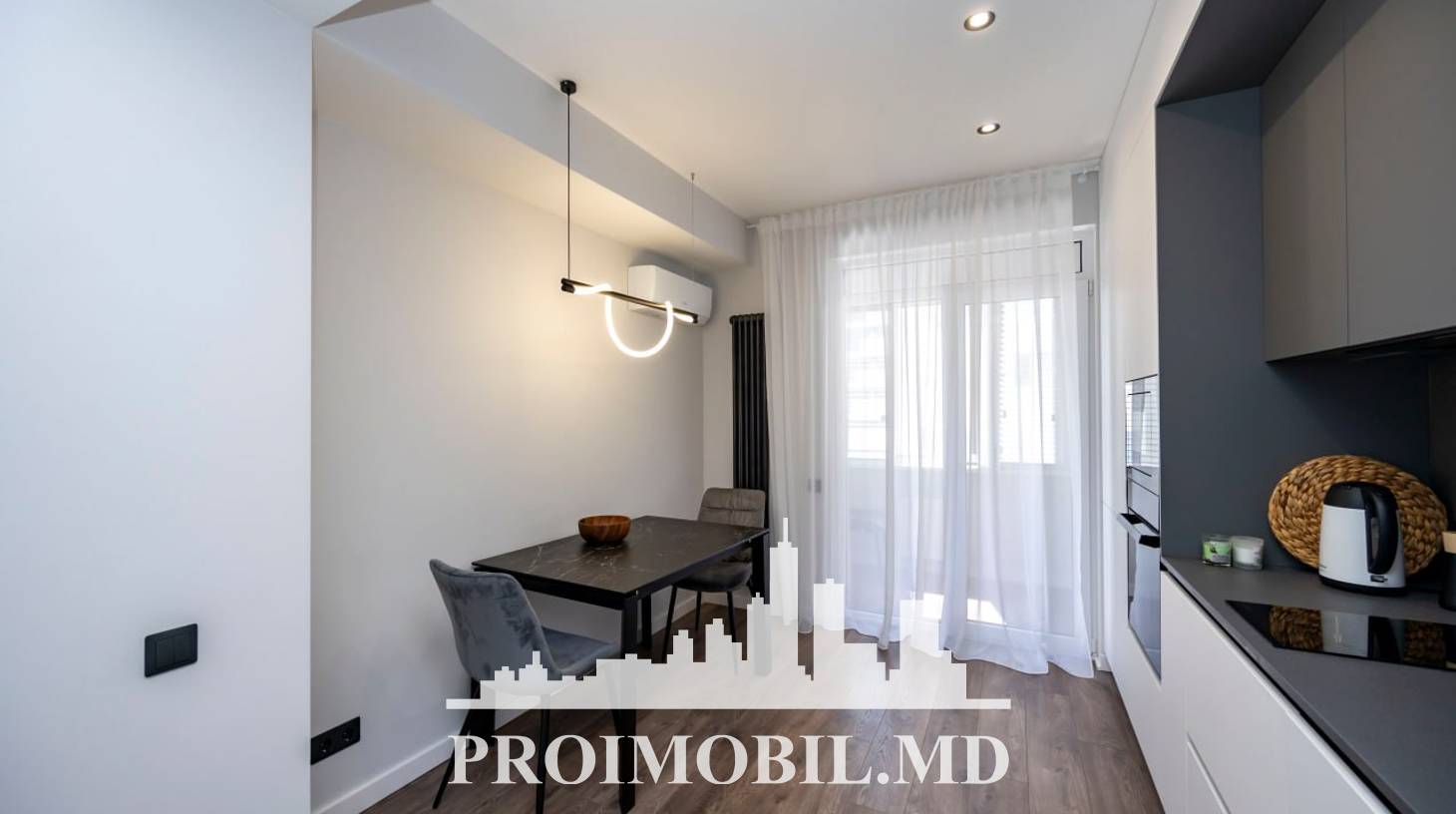 https://images.proimobil.md/VoAADv779xuoU6Fg0Op9I2SCFu7-12adzzEgqxpzj68/watermark:0.75:so:0:30:0.39/resize:fill:1460:816:1/gravity:ce/bG9jYWw6Ly8vZXN0YXRlL2xyL2RmMWJjYmE0LWRhMWItNDcwMC1iYjgyLTkzYzgxN2NlYWI1Zi5qcGVn