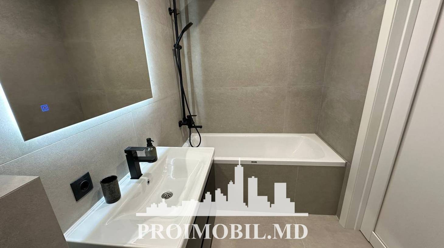 https://images.proimobil.md/VpXGJ2zml2hSIY5ZoaCOSJ8hp6gCLoY7qbgEpf34Ovk/watermark:0.75:so:0:30:0.39/resize:fill:1460:816:1/gravity:ce/bG9jYWw6Ly8vZXN0YXRlL2xyL2JkZjljZTE1LWJjOGItNGZjMS04MzdmLTY1NWMxYTY0ZTdiMC5qcGVn