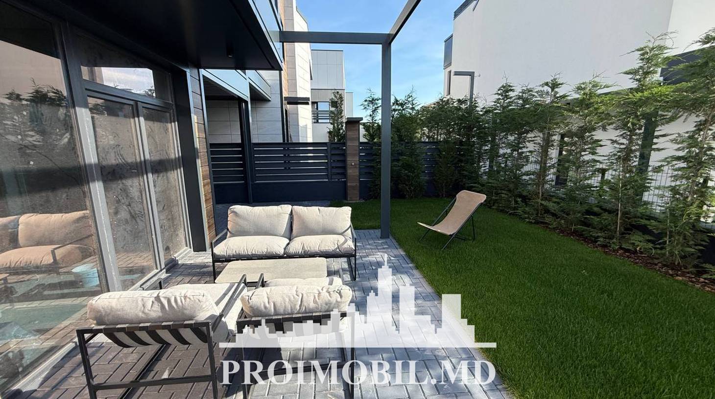 https://images.proimobil.md/VsKKG1clYzm_UauIwjFIFApbG1ylwLzXlm8enCxTxuQ/watermark:0.75:so:0:30:0.39/resize:fill:1460:816:1/gravity:ce/bG9jYWw6Ly8vZXN0YXRlL2xyLzEwNGEwNDQzLTI1MGYtNDg4OC1hMDRhLWNhMzY3OWNlNTU1ZC5qcGVn
