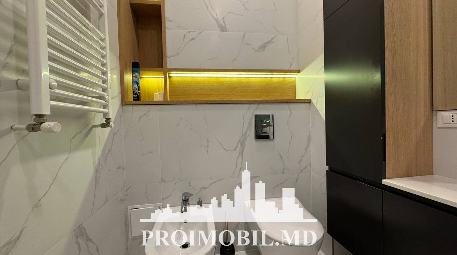 https://images.proimobil.md/Vt_y8sfc4CR7dmxngMexMU4kgGzsNEI8ETxGzYYPUmE/watermark:0.75:so:0:30:0.39/resize:fill:1460:816:1/gravity:ce/bG9jYWw6Ly8vZXN0YXRlL2xyLzFmMGI5OGU4LTU5MGMtNDRiMC05MmYwLWNlZjg1NGNjYmZjOS5qcGVn