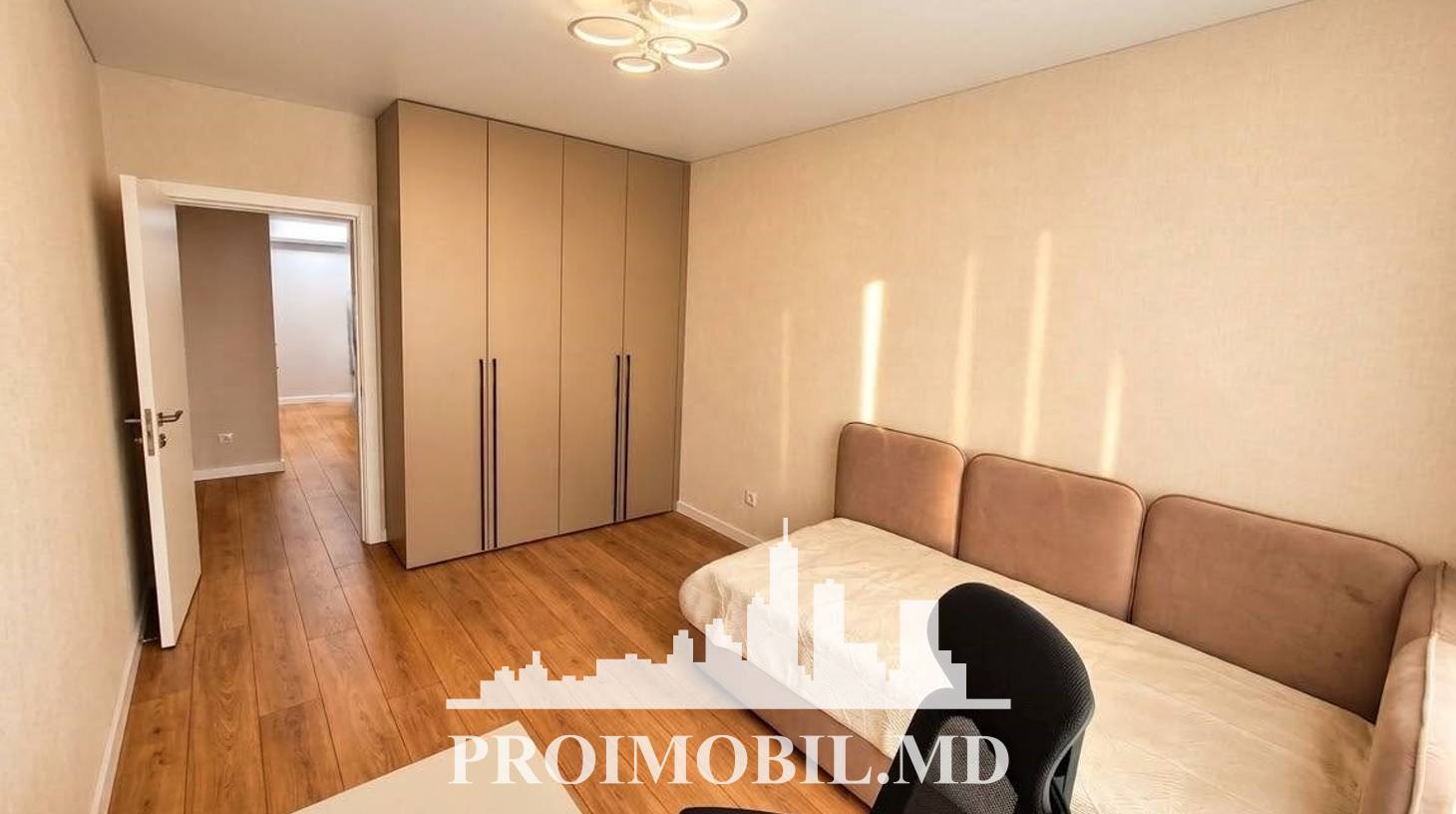 https://images.proimobil.md/VuUE6dTihY8ziM8spw1D7jhuNRE_Z8Un-6OH0uAa5So/watermark:0.75:so:0:30:0.39/resize:fill:1460:816:1/gravity:ce/bG9jYWw6Ly8vZXN0YXRlL2xyL2QxNzVlNWI4LTQwMTMtNDE2NC05N2I3LTM1YWRlOTM5OTRlNi5qcGVn