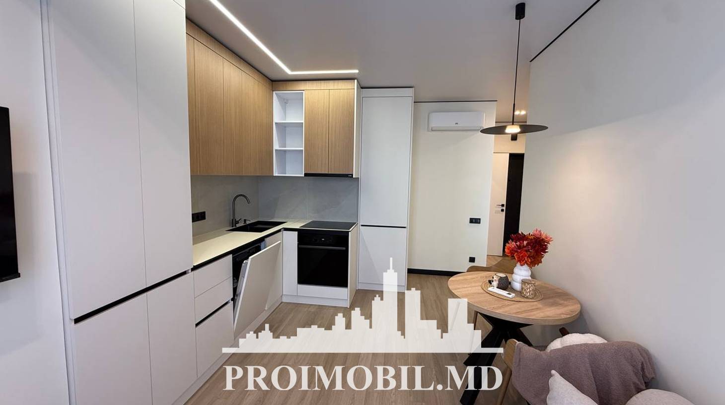 https://images.proimobil.md/VxsDxxyvoURzYvB2zgjuYjMeGGroq3TkV2FLO6efNKQ/watermark:0.75:so:0:30:0.39/resize:fill:1460:816:1/gravity:ce/bG9jYWw6Ly8vZXN0YXRlL2xyLzA2MTg3ZmNiLTIxMWMtNDNmMC1iNTc1LTQxMDRiMmUxNGExOC5qcGVn