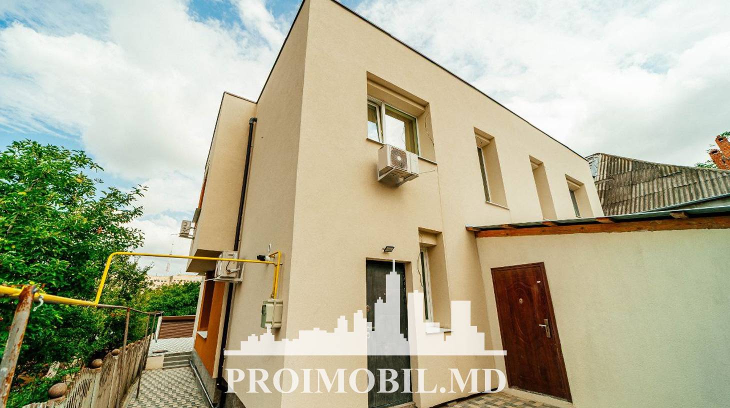 https://images.proimobil.md/Vzyb7U_gvWkr6ZRHlsUYYEwsP2goJ0RvPETXwAFgmEk/watermark:0.75:so:0:30:0.39/resize:fill:1460:816:1/gravity:ce/bG9jYWw6Ly8vZXN0YXRlL2xyLzFhN2ZiYjVkLWY5MjctNDJkMC04OGYyLTYzNmNjYmM1OGJkMi5qcGVn
