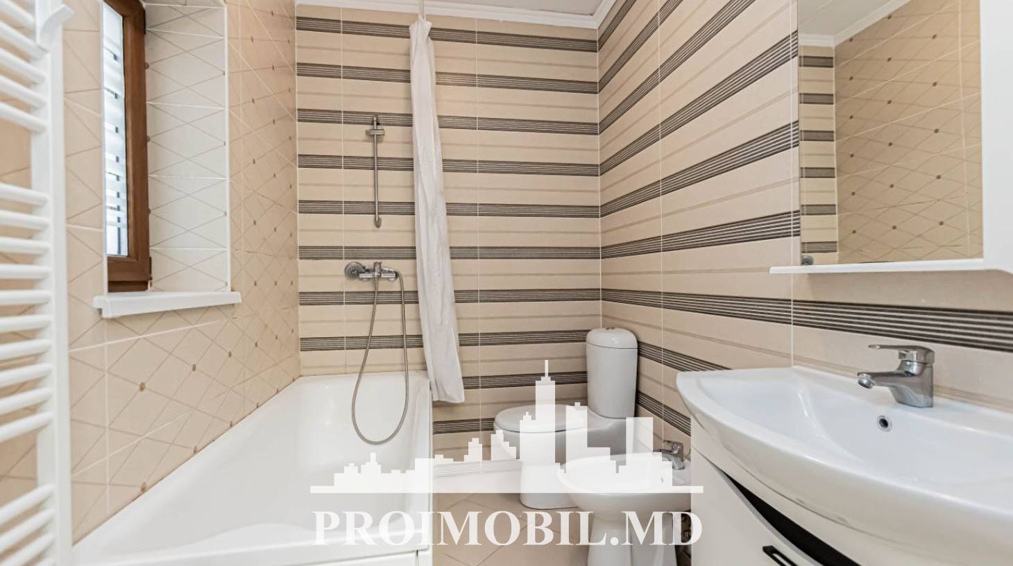 https://images.proimobil.md/W--7SCzrNw7fE-r2aR8weSAnXkQOQh6bx8gcprpQAtM/watermark:0.75:so:0:30:0.39/resize:fill:1460:816:1/gravity:ce/bG9jYWw6Ly8vZXN0YXRlL2xyLzBlYzA0YjYyLTNhYTYtNDcyOC1hNzFhLTRmOWE4OGUzYmJhMC5qcGVn