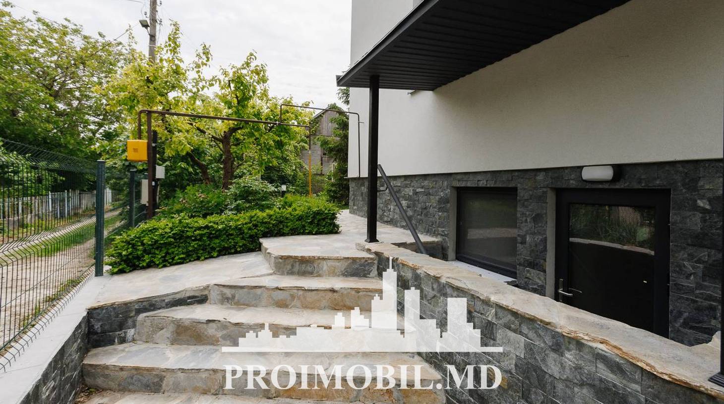 https://images.proimobil.md/W0V-6LgylpmtJAn2KbBx4gqkbOSbaHaLsuLUJzqMq10/watermark:0.75:so:0:30:0.39/resize:fill:1460:816:1/gravity:ce/bG9jYWw6Ly8vZXN0YXRlL2xyL2RkMzJhNjc3LThhYjctNDRkOC1hODU5LTIxY2MxNWU5NzQzOC5qcGVn