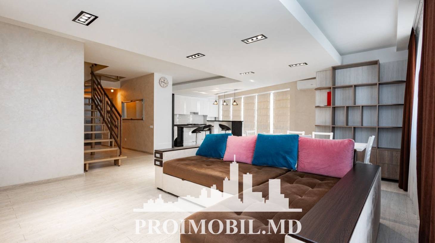 https://images.proimobil.md/W0gG0Jat5UOA5JgP7y1U4MDPnhCRHXTHtDoKidcldOc/watermark:0.75:so:0:30:0.39/resize:fill:1460:816:1/gravity:ce/bG9jYWw6Ly8vZXN0YXRlL2xyLzdiYjMyNDNjLTJhMjYtNDgzYS1hZmU1LTRkMjRkZDczNTU3ZC5qcGVn