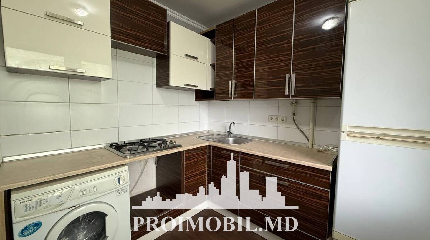 https://images.proimobil.md/W4cU9EUD7LVdbpQyNF5BdmQPT3CtySZHYmOHx_WwF_g/watermark:0.75:so:0:30:0.39/resize:fill:1460:816:1/gravity:ce/bG9jYWw6Ly8vZXN0YXRlL2xyLzMxMTQwZTEzLWRkMDktNDk2OS1iMGU3LTlmMDMxMTgwZDY5OS5qcGVn