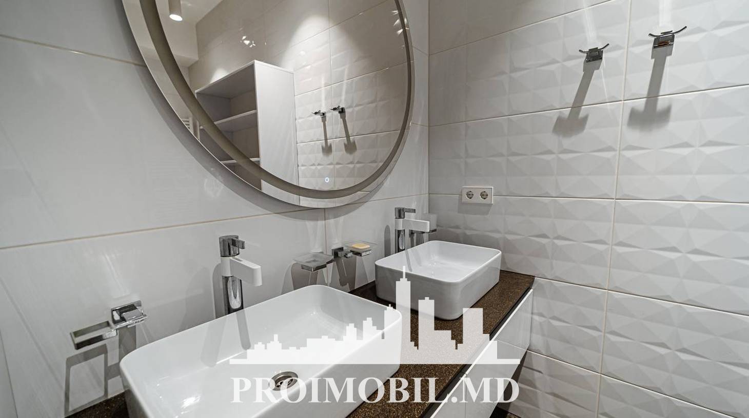https://images.proimobil.md/W7S6Jx14QYgU3nTSkPIpHgjTn2LTmUq-0pcbrrp9OWY/watermark:0.75:so:0:30:0.39/resize:fill:1460:816:1/gravity:ce/bG9jYWw6Ly8vZXN0YXRlL2xyLzZhY2NjZmI1LTBjYWYtNDBmMS1iYWYyLTRlYjBmY2MxYjFhZi5qcGVn