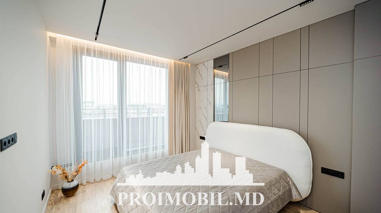 https://images.proimobil.md/W8X-oXctPfqg8Ba78eTGmEJMHZ6jUn-VndOYF56U_e4/watermark:0.75:so:0:30:0.39/resize:fill:1460:816:1/gravity:ce/bG9jYWw6Ly8vZXN0YXRlL2xyL2FkYWIwMWE0LTJkNmMtNDM3YS1iODA5LWU5YWRkOWZkYzBhNy5qcGVn