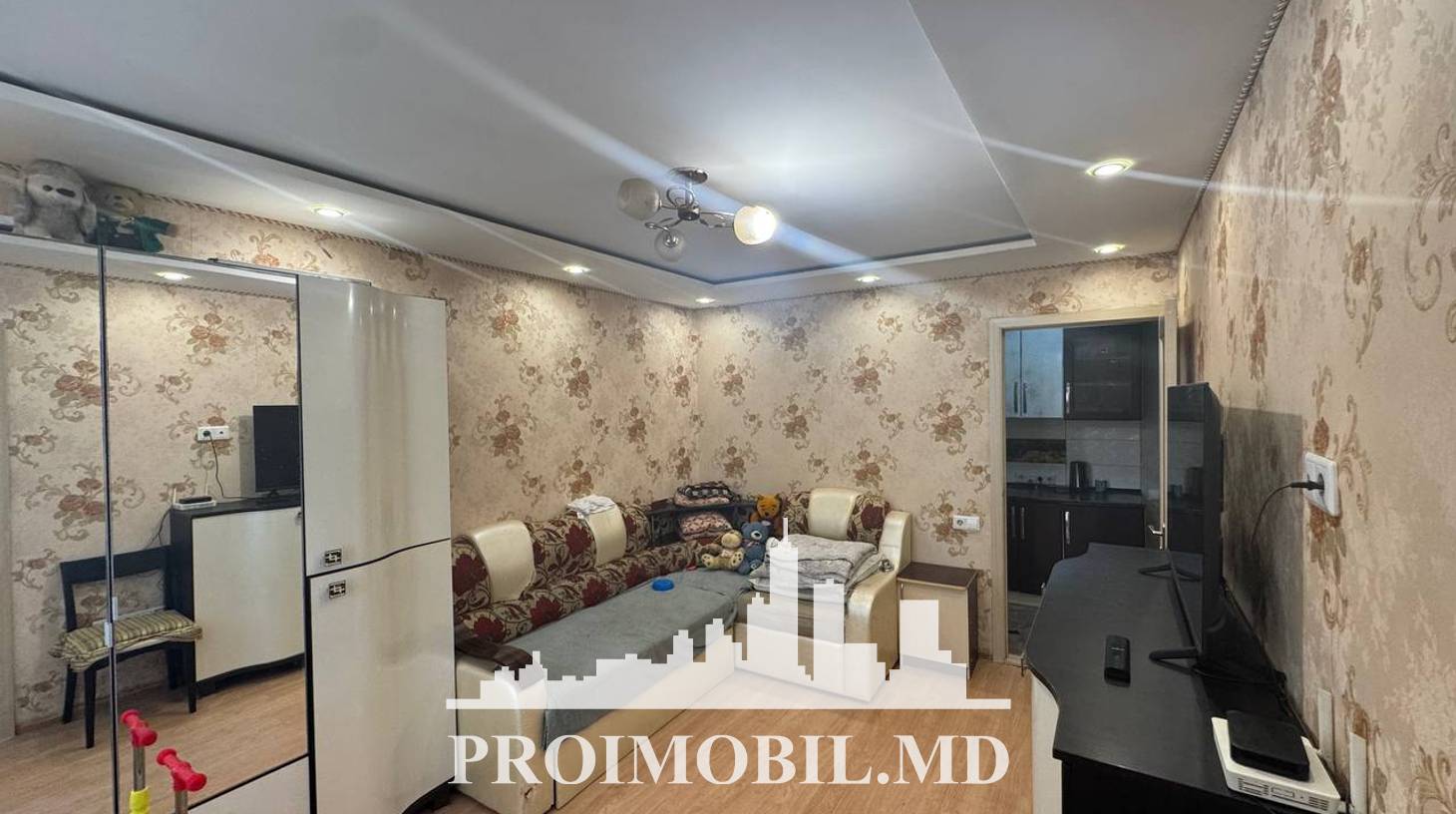 https://images.proimobil.md/W9V246zYO6LIhsd2lQZUmKbiyHmzIxxamD0tTDxDchA/watermark:0.75:so:0:30:0.39/resize:fill:1460:816:1/gravity:ce/bG9jYWw6Ly8vZXN0YXRlL2xyLzc0ZGViMTgyLTgyMzYtNDk0ZC1hNDc3LTk2YTNiNTVmNzJjOC5qcGVn