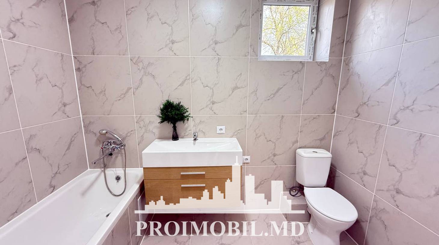 https://images.proimobil.md/W9fWtH3Q0M58IWBXHuvPOR30ZkzyuvZKVsrSnw9YE6A/watermark:0.75:so:0:30:0.39/resize:fill:1460:816:1/gravity:ce/bG9jYWw6Ly8vZXN0YXRlL2xyL2I4NGVlYjAwLWEzOWItNDI1NC04NTQ0LWEwYjdiM2Q1MzRmNi5qcGVn