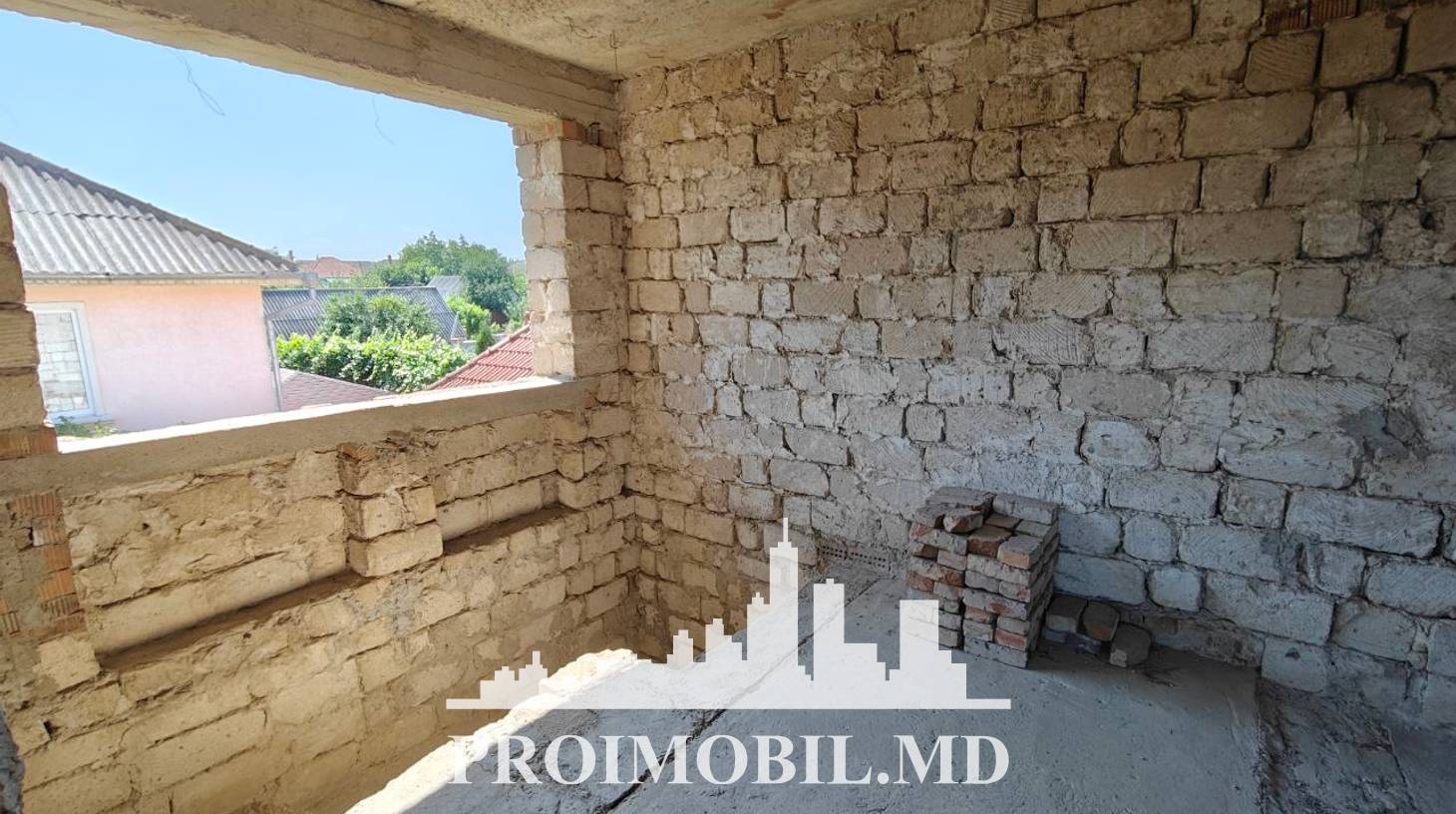 https://images.proimobil.md/WDJzATrPykUHb1BOG7LTndbRZLPID37ndepTv8rPHVQ/watermark:0.75:so:0:30:0.39/resize:fill:1460:816:1/gravity:ce/bG9jYWw6Ly8vZXN0YXRlL2xyLzdlNmRhZTNmLWJlYjYtNDkyNi05ZTYxLWIzYWU3YWI5MmIyMS5qcGVn
