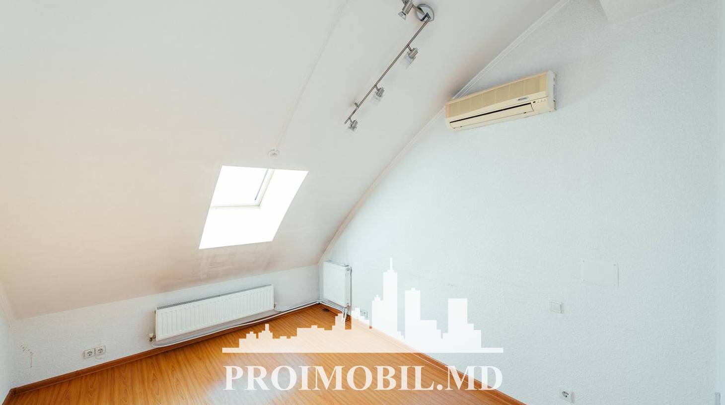 https://images.proimobil.md/WDOnqBVVcQAql-9guaVvFF_O5UQXA5DaefWiDyvSN9g/watermark:0.75:so:0:30:0.39/resize:fill:1460:816:1/gravity:ce/bG9jYWw6Ly8vZXN0YXRlL2xyLzQzYjU5YjU0LTBkMjMtNDRjZS04M2VlLWVmZTU3ZWMzZWRlZC5qcGVn