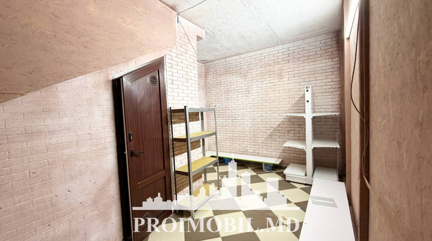 https://images.proimobil.md/WFAVG7Om1yWm3vgLqtsOVGjB9T_HxTlCOAGt5CZK3CM/watermark:0.75:so:0:30:0.39/resize:fill:1460:816:1/gravity:ce/bG9jYWw6Ly8vZXN0YXRlL2xyL2NmZDczYjQ0LWQ5ZGEtNGY3Mi05YjNjLWQ1MTI3Y2ZhYzM5My5qcGVn