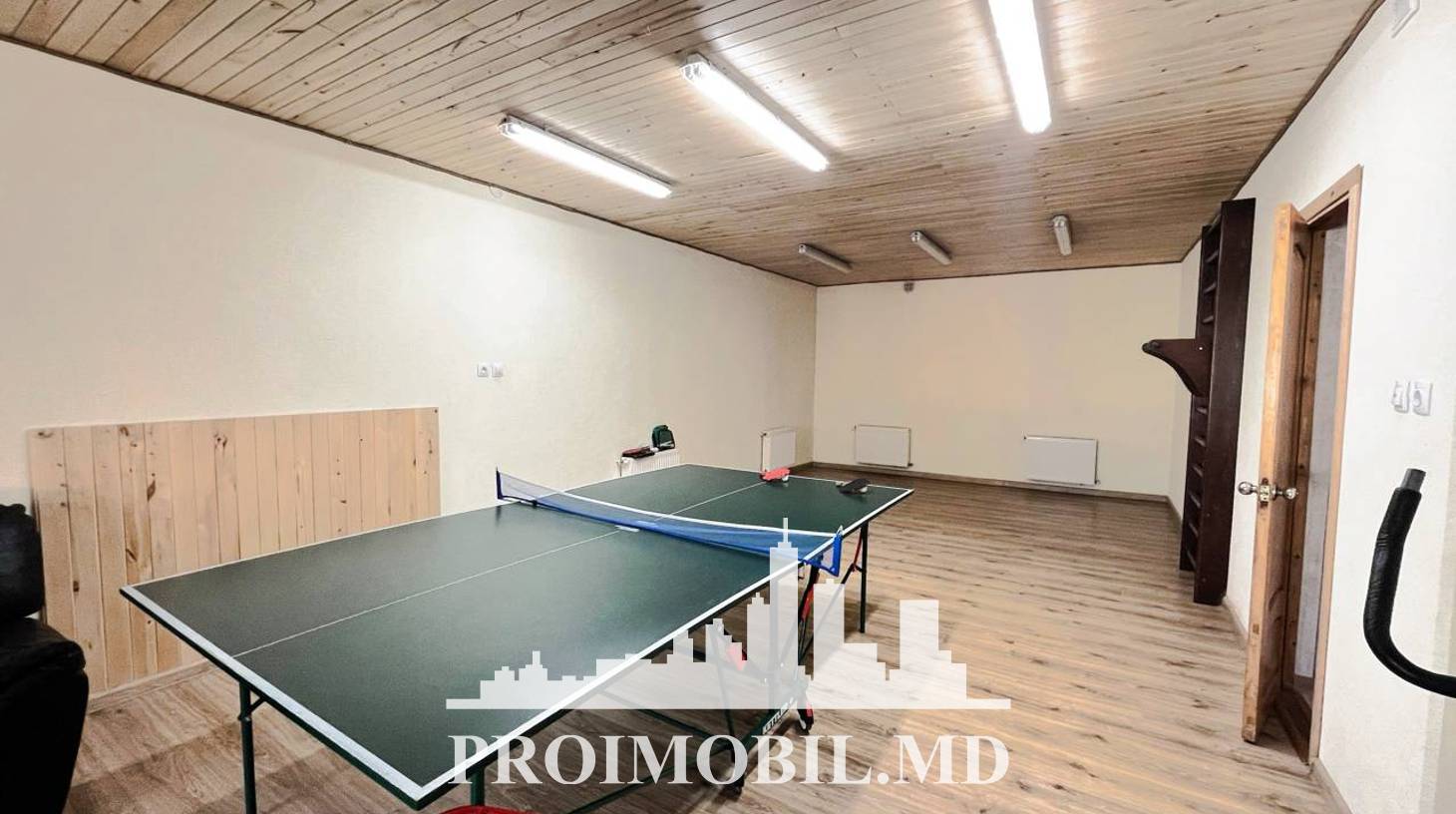 https://images.proimobil.md/WHNxsJL4xcAQ1gz3PAxkU18YuqRArM4SX06HU7pVb1Q/watermark:0.75:so:0:30:0.39/resize:fill:1460:816:1/gravity:ce/bG9jYWw6Ly8vZXN0YXRlL2xyL2EwYzBmZTkwLWI2ZDAtNDlkYS1hZDdjLThhZjM3YmVhYjA1My5qcGVn