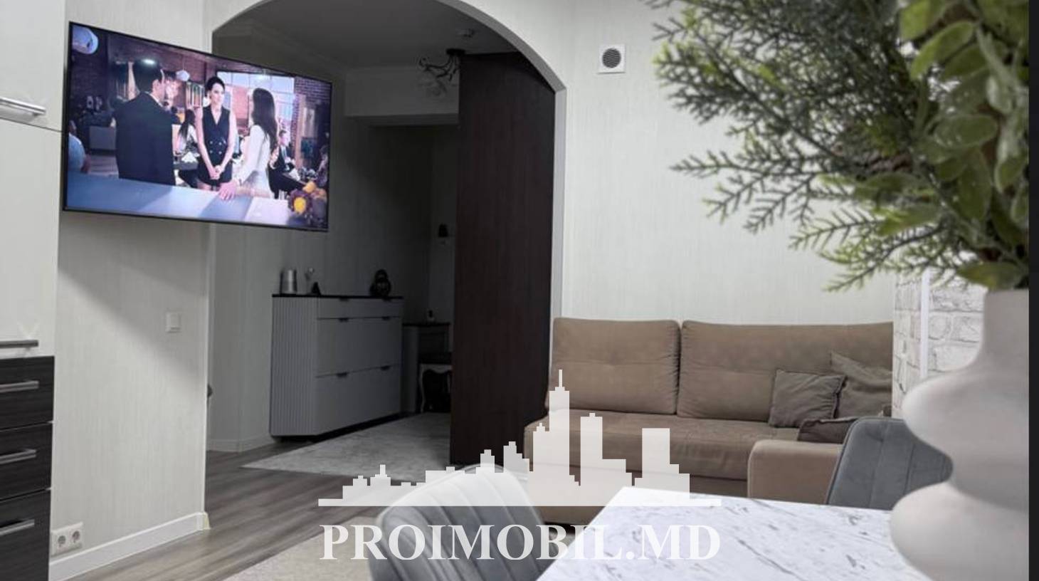 https://images.proimobil.md/WI_HIqIo582WYF2qrfhn97CnGzNEr490FlPI1znAro4/watermark:0.75:so:0:30:0.39/resize:fill:1460:816:1/gravity:ce/bG9jYWw6Ly8vZXN0YXRlL2xyLzlhNDVlNjhmLTlmNTAtNGM3Yi05OGU3LTE4Mjg5MDdhN2EwZS5qcGVn