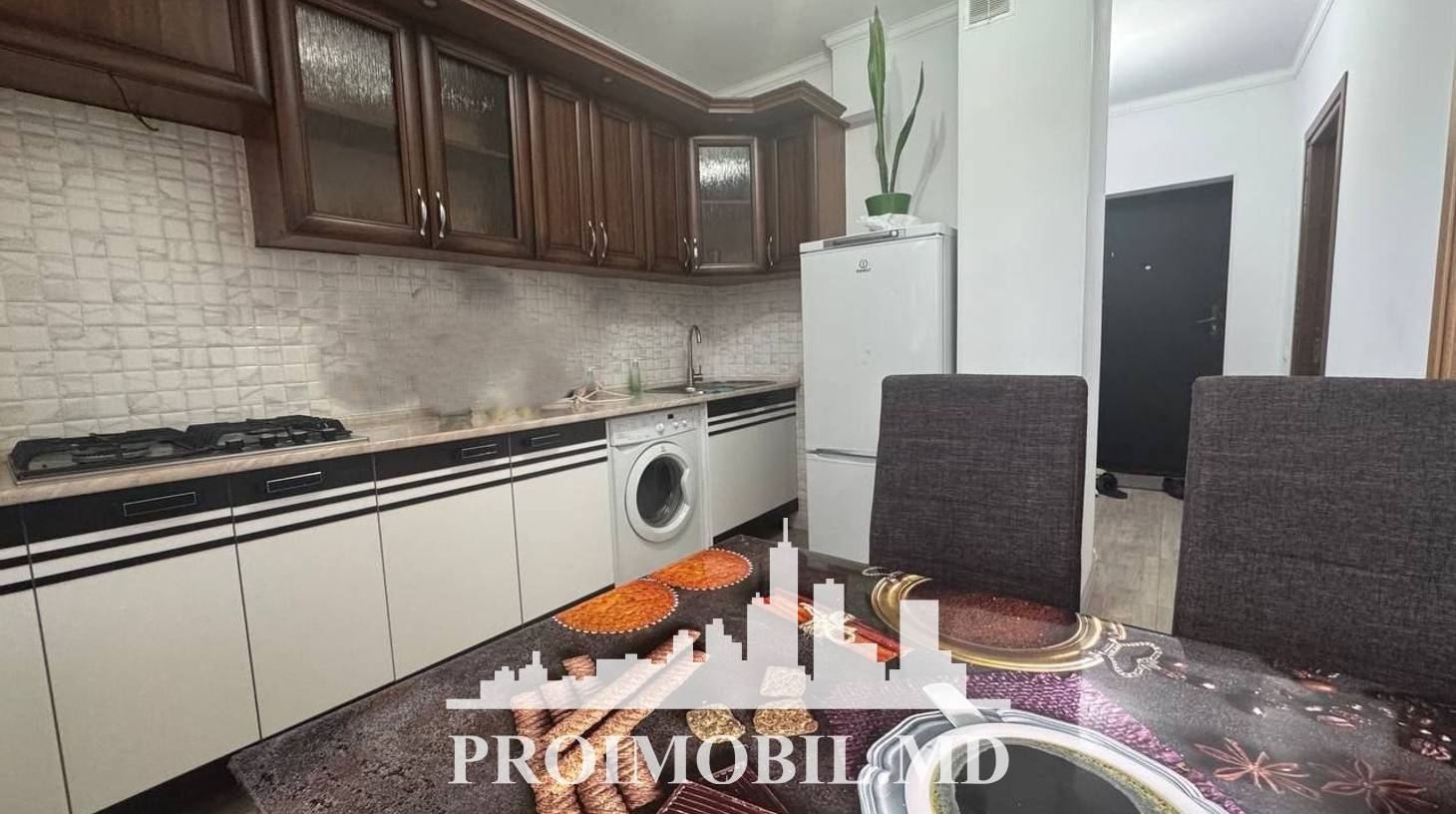 https://images.proimobil.md/WJRWcOpEaZM5cvy8zRcPU7Dsvc2aJI6Hxrxg5l-5MS4/watermark:0.75:so:0:30:0.39/resize:fill:1460:816:1/gravity:ce/bG9jYWw6Ly8vZXN0YXRlL2xyLzAyNWYxNzY2LTIzODQtNDMxYS04NDc5LWZiYzExOWIwNDc3OS5qcGVn