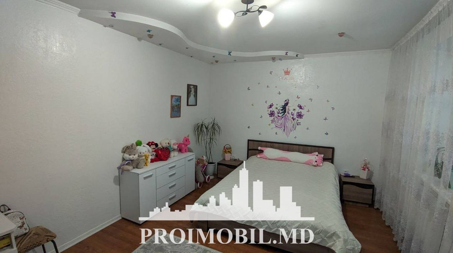 https://images.proimobil.md/WKL90EyMHkxaFslFTrQuW8yhVcZELNzCPAqoFW1zXqA/watermark:0.75:so:0:30:0.39/resize:fill:1460:816:1/gravity:ce/bG9jYWw6Ly8vZXN0YXRlL2xyL2QxMjdkYjY0LThjNTQtNDYxMC04YjVhLWFlM2Q5ZjM5NDQ4YS5qcGVn