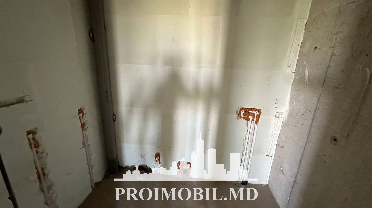 https://images.proimobil.md/WLt-wzJpDKOqshQxUpIh7DClMn10driYe0Z95k3z3Kg/watermark:0.75:so:0:30:0.39/resize:fill:1460:816:1/gravity:ce/bG9jYWw6Ly8vZXN0YXRlL2xyLzMyNGUxMjI5LTVlODYtNDFjMy1hM2FkLThlNWMxMzU5N2IwYy5qcGVn
