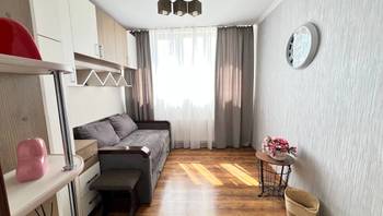 https://images.proimobil.md/WO1eZ9q52xqQ03ZdzOyqAHJC_naL2G7mQTwj6YsfFM0/resize:fill:350:198:1/gravity:ce/bG9jYWw6Ly8vZXN0YXRlL2xyLzc4ZWMwMDBiLTlkY2UtNDc4My1iZTZhLTU5ZTg1ZGE3N2ZkZS5qcGVn