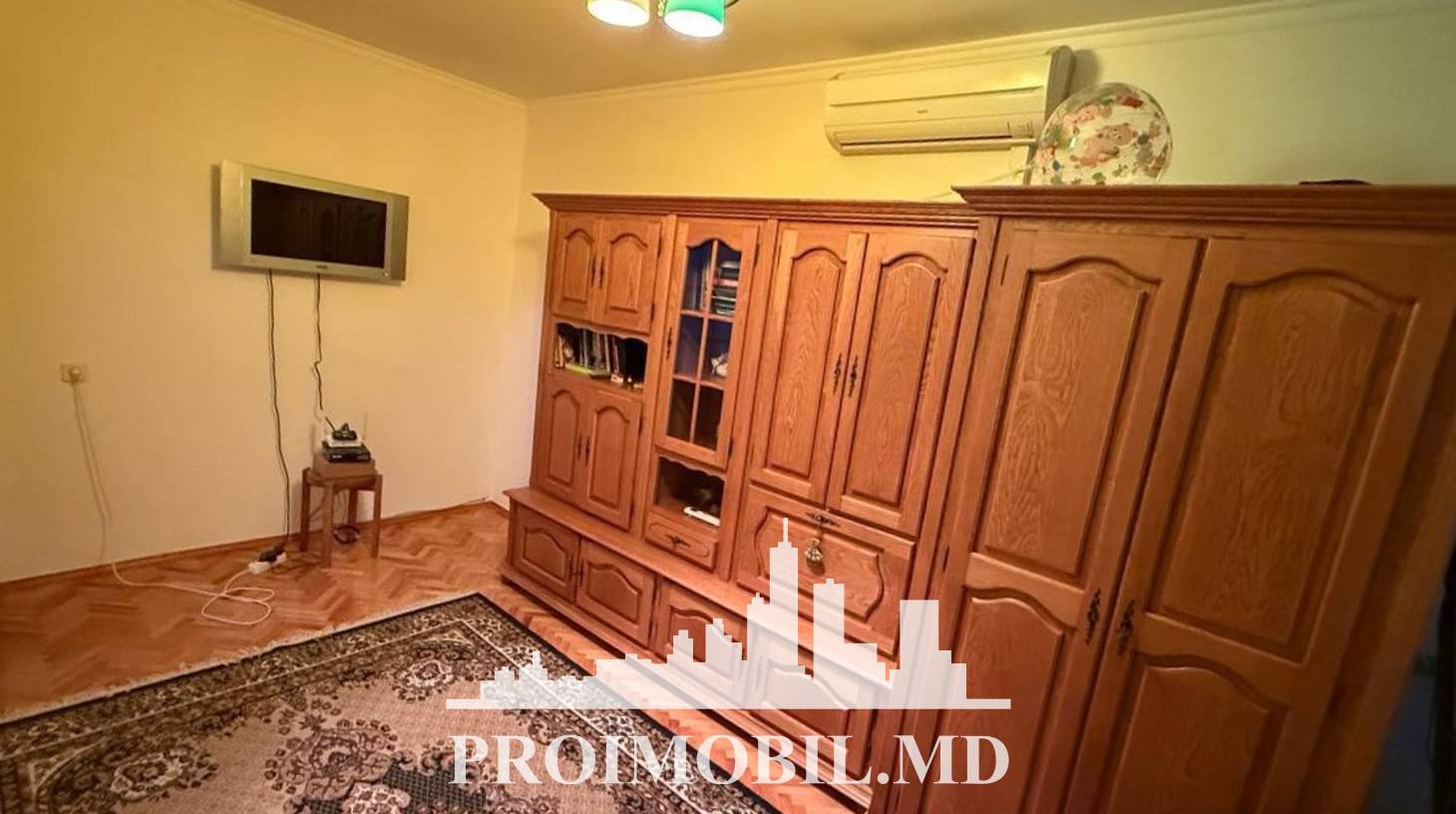 https://images.proimobil.md/Wb3uAWP3nmaHqxi2uqpoXAdVY8JT8iPka_YKo8zpP1U/watermark:0.75:so:0:30:0.39/resize:fill:1460:816:1/gravity:ce/bG9jYWw6Ly8vZXN0YXRlL2xyLzUwNGVkOGM5LWIwMTMtNGRhZC04NTdmLWM2MWZkMjE4NDU1ZS5qcGVn