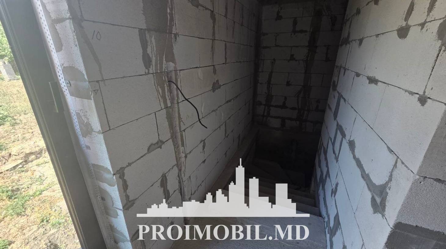 https://images.proimobil.md/Wc1fskEXy84YAp29llQNGL28DSGz2ZIiUtSX7V8W1dI/watermark:0.75:so:0:30:0.39/resize:fill:1460:816:1/gravity:ce/bG9jYWw6Ly8vZXN0YXRlL2xyL2I5OWI5NzlhLWRkMDgtNDM1Yi1iNTFjLTE4Y2I2ZjRhYTE1Ni5qcGVn
