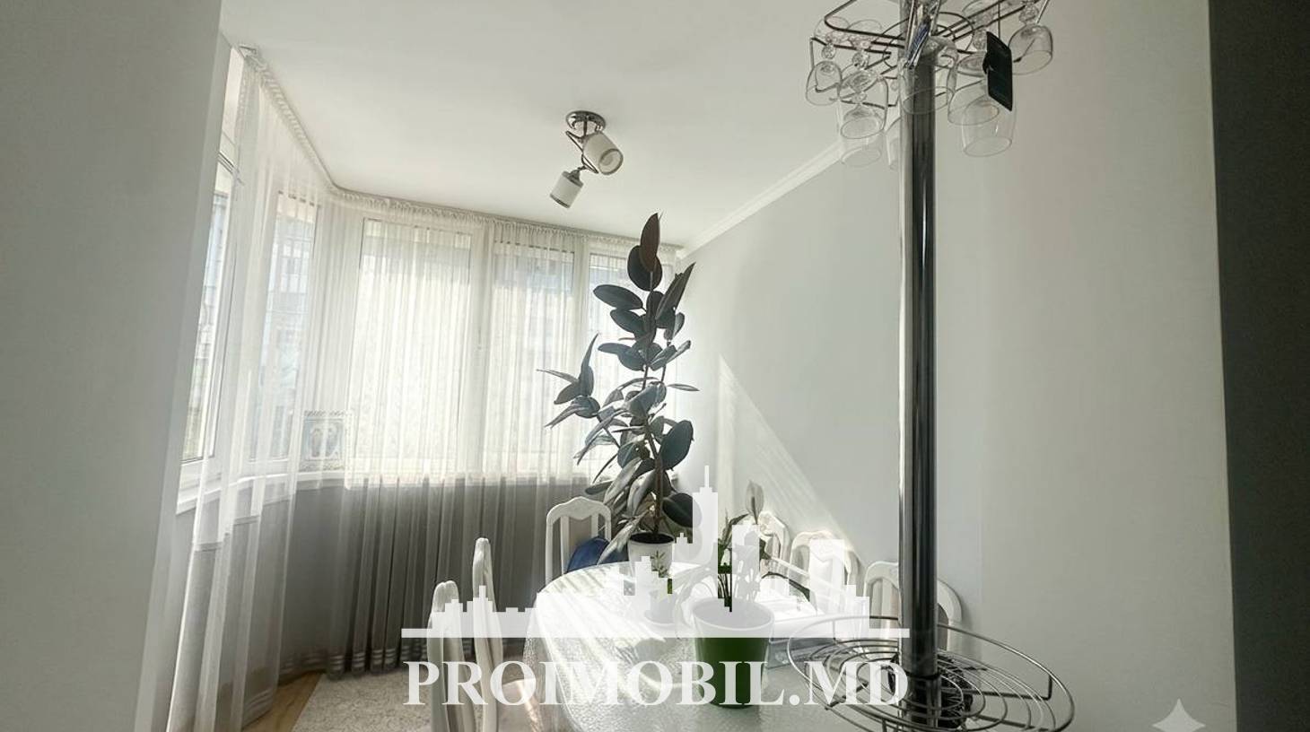 https://images.proimobil.md/WdtWdgc9xpqo4VWXkmNUwVAR7jnyzL7NtoNZMSaY-ss/watermark:0.75:so:0:30:0.39/resize:fill:1460:816:1/gravity:ce/bG9jYWw6Ly8vZXN0YXRlL2xyLzE3MzExMmY0LWQ3Y2MtNDA4NS04NDMxLTlmZmQwZjg3ZGY3ZS5qcGVn