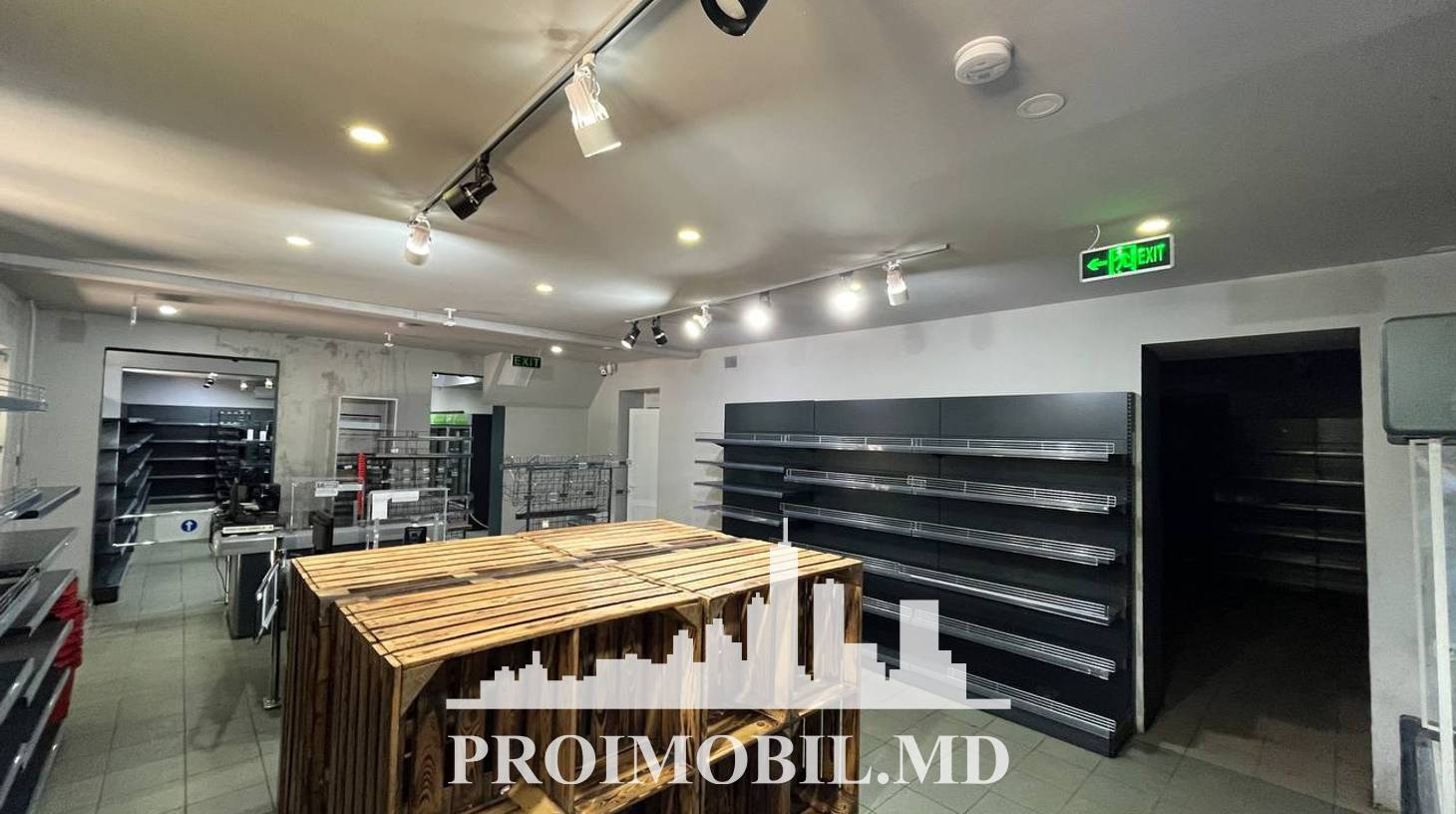 https://images.proimobil.md/Wi-IpkPeGqyI92izDQZfcSLteZc90xN4hEYPn8tcUPo/watermark:0.75:so:0:30:0.39/resize:fill:1460:816:1/gravity:ce/bG9jYWw6Ly8vZXN0YXRlL2xyLzRmMTYxMDRlLWEyNzQtNDk5Zi1iZGJkLTMxZjI4MzMyZDZjZS5qcGVn