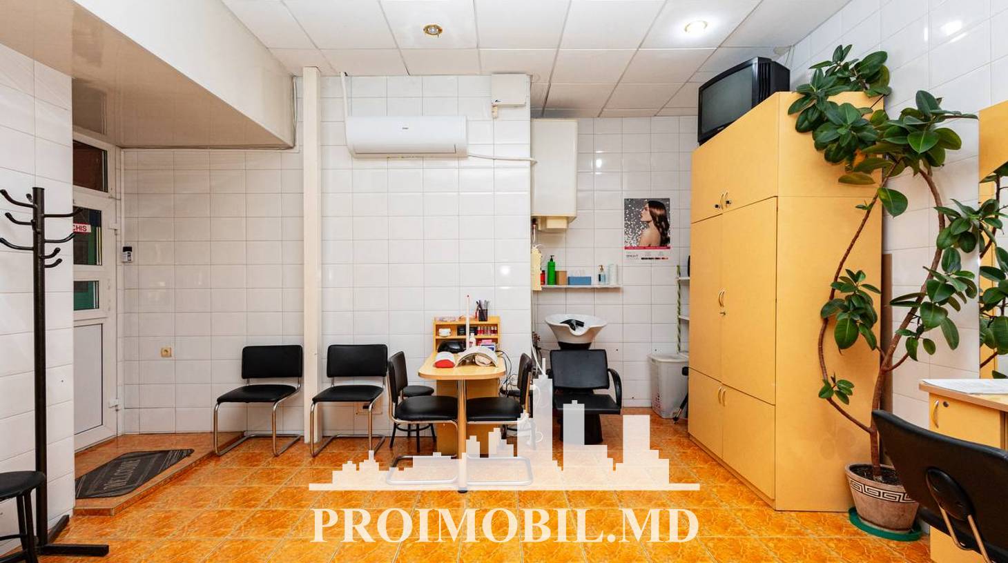 https://images.proimobil.md/WjUaXHiVv1m3Yu3BbSv5PMxgx4fATSLrRdiAfYQz3Nk/watermark:0.75:so:0:30:0.39/resize:fill:1460:816:1/gravity:ce/bG9jYWw6Ly8vZXN0YXRlL2xyL2RkODUzNzA3LWM5NjQtNDNmYi1hZjI5LWYwZDI1ZDYxNWY4YS5qcGVn