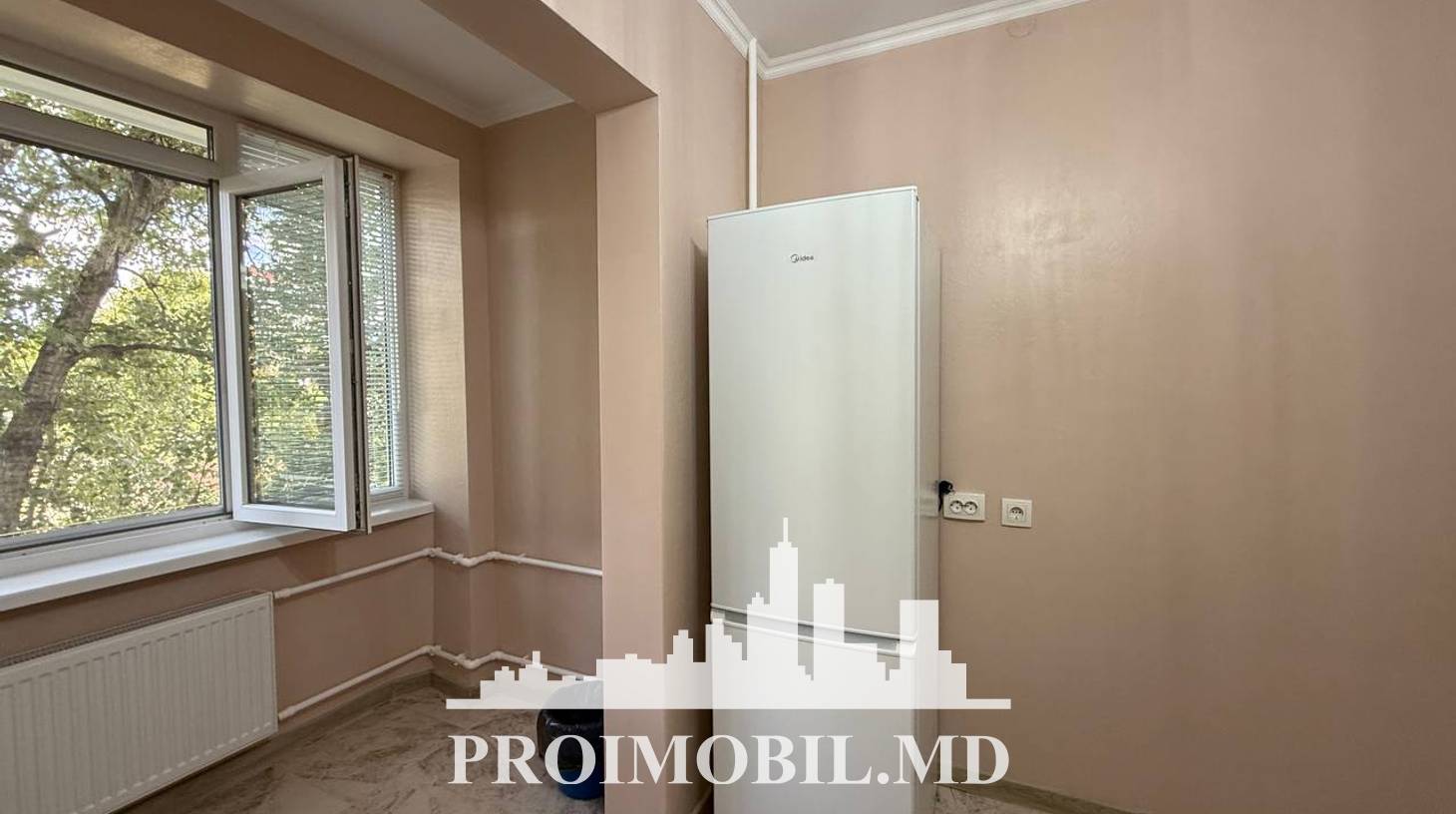 https://images.proimobil.md/Wpgs-eemLS76YgWP98eeu3RE4W1dGUc--Cwt3sxPuls/watermark:0.75:so:0:30:0.39/resize:fill:1460:816:1/gravity:ce/bG9jYWw6Ly8vZXN0YXRlL2xyLzJmZTU1NjI2LWYzZWQtNDM1Yi05MjE5LTliMWFmOTZhMjUxNS5qcGVn
