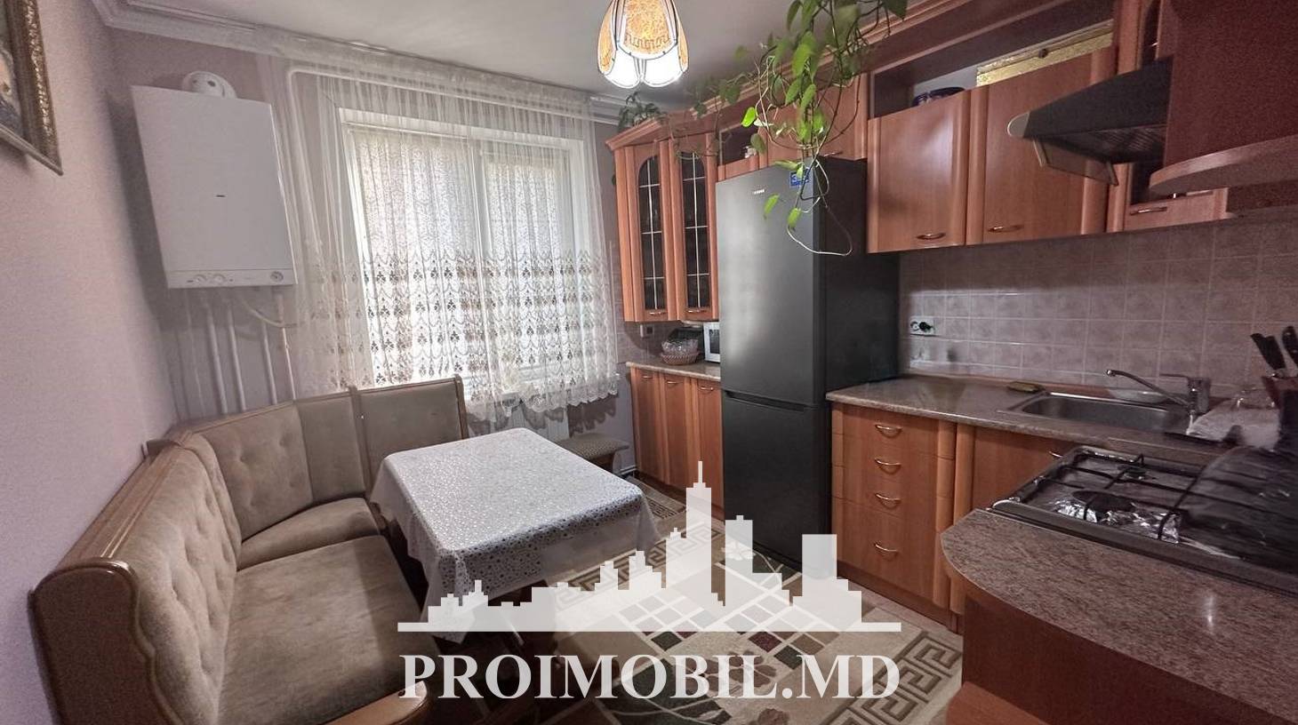 https://images.proimobil.md/WsS855WHy7i3LVqUGpU0J4PAAypXUxfGyD9ikcjajqE/watermark:0.75:so:0:30:0.39/resize:fill:1460:816:1/gravity:ce/bG9jYWw6Ly8vZXN0YXRlL2xyLzFiYzU3YmFhLTUxZWUtNDAyNi04OTMxLTUzYzgwY2MzM2ViMS5qcGVn